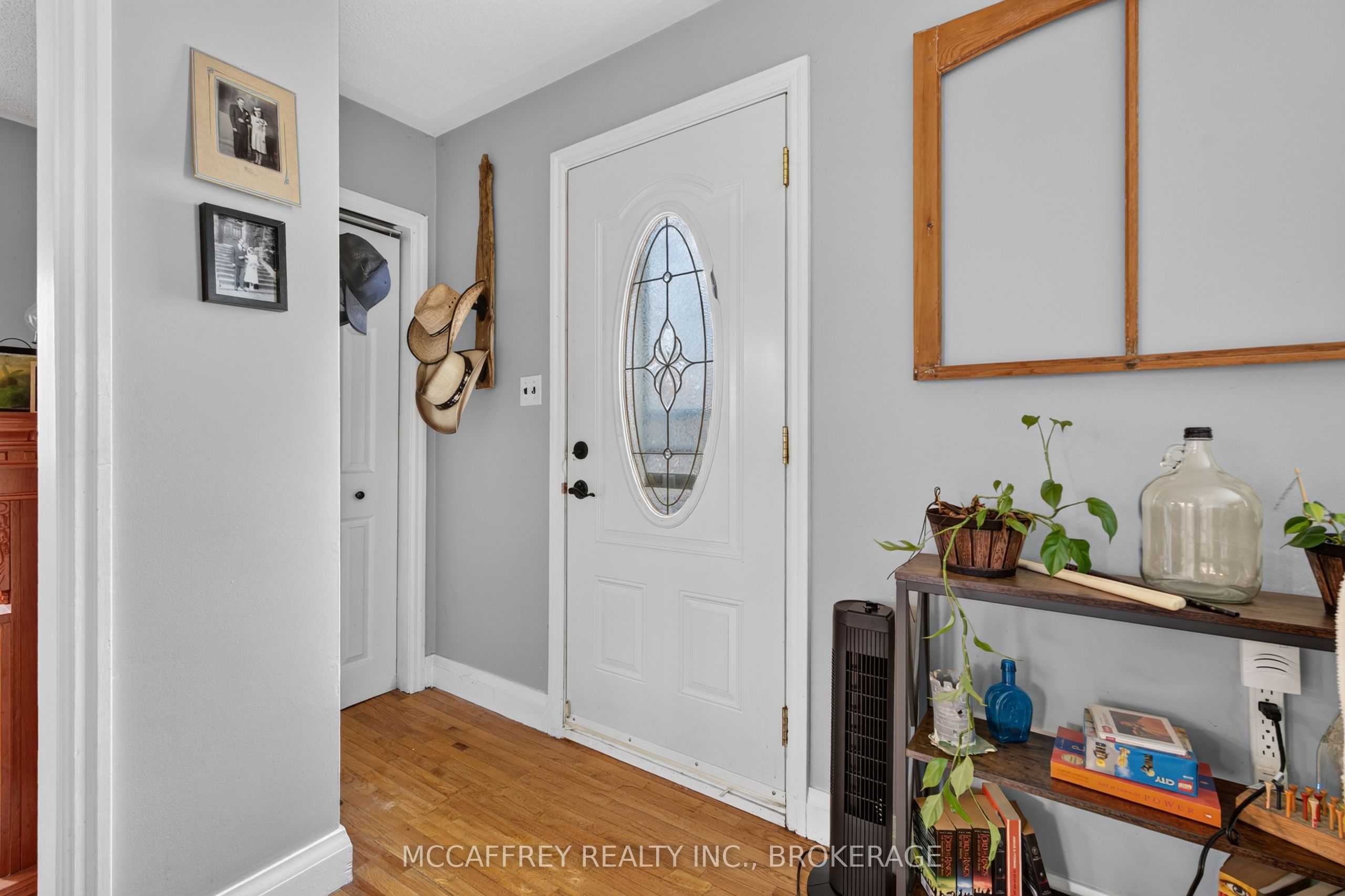 220 Thomas Street W