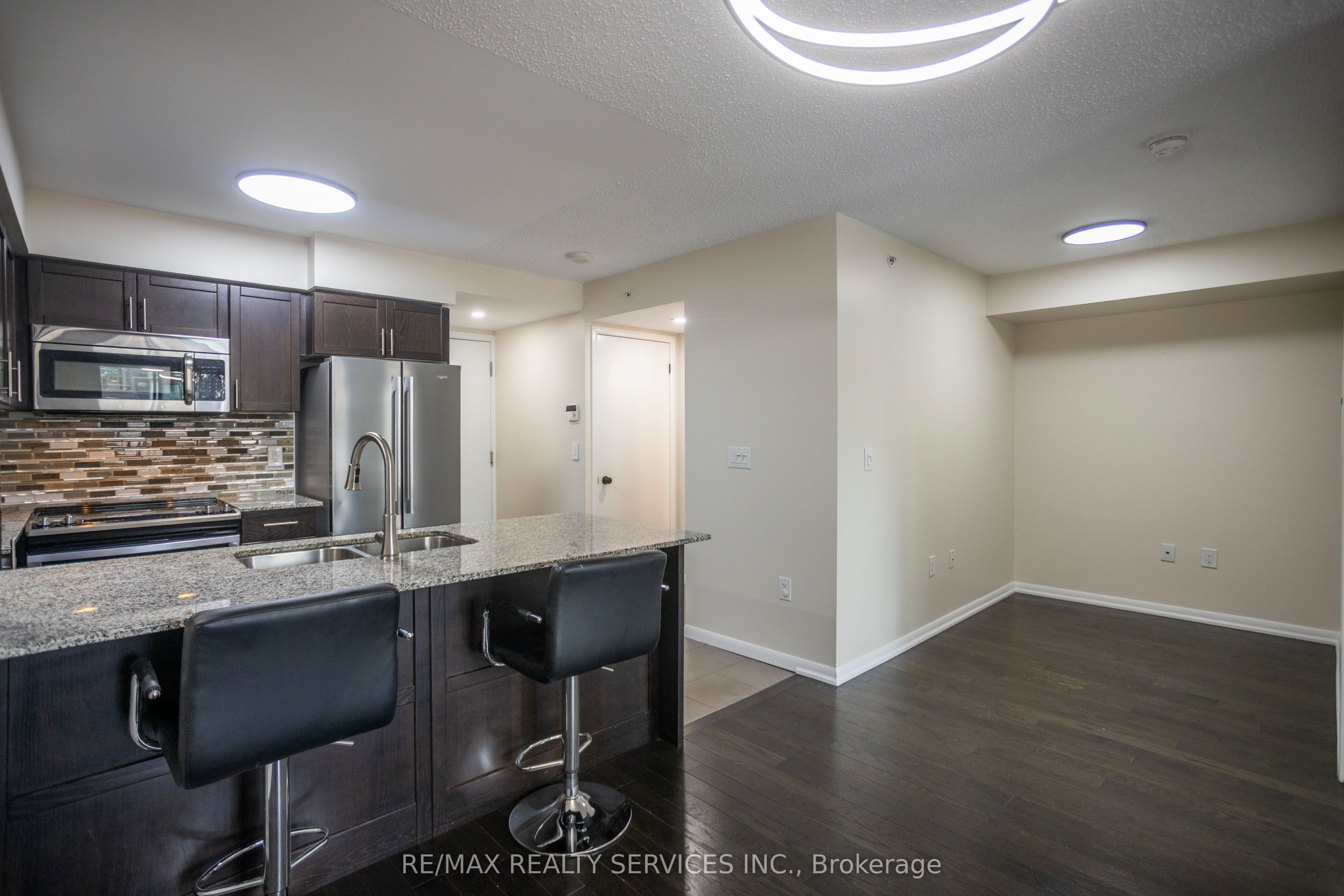 800 Lawrence Avenue W 703