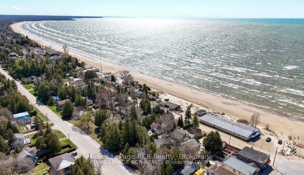 9 LAKESHORE Boulevard S