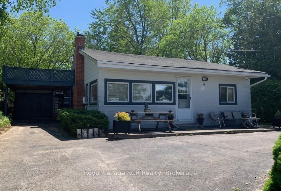 9 LAKESHORE Boulevard S