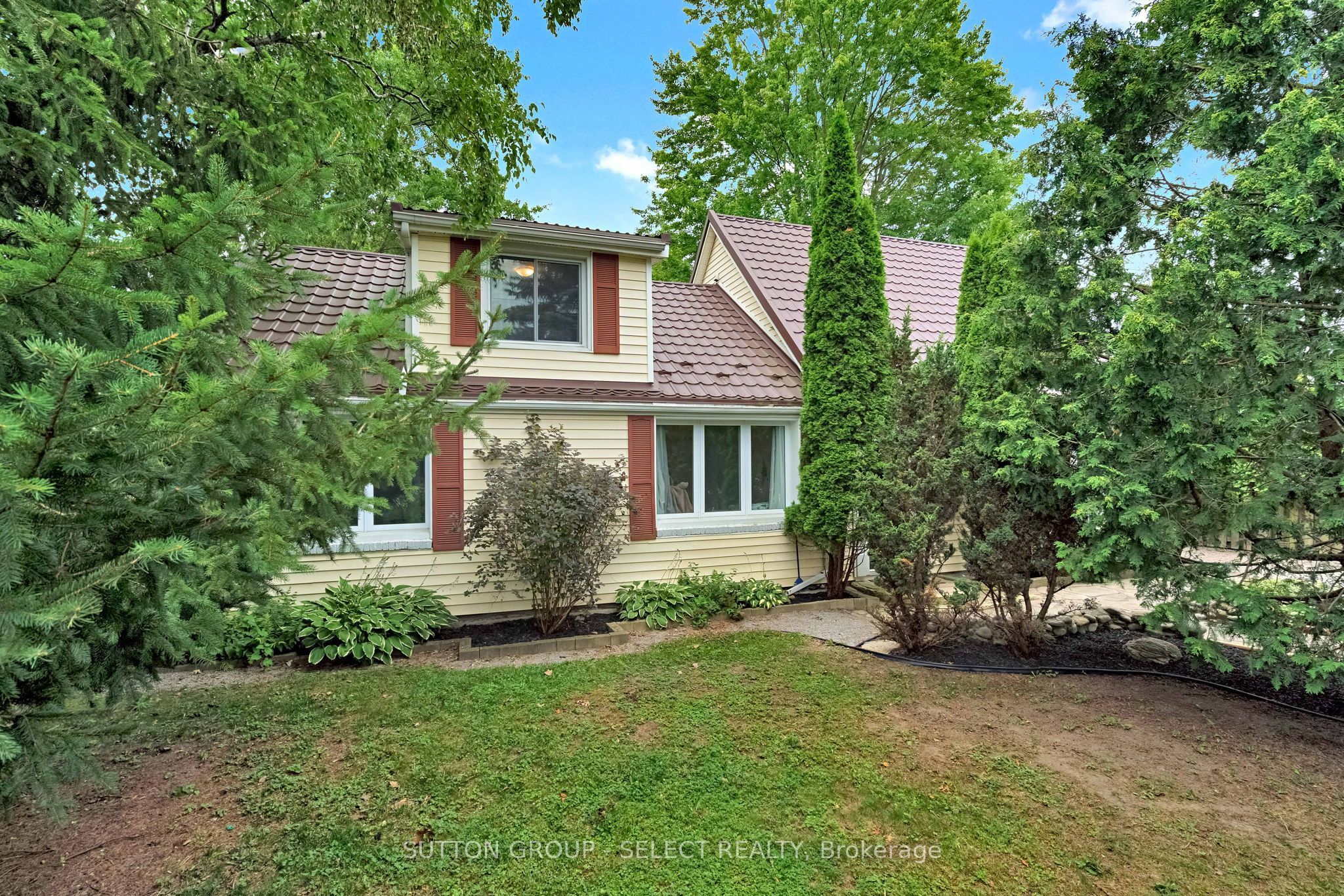 1129 Sunningdale Road E