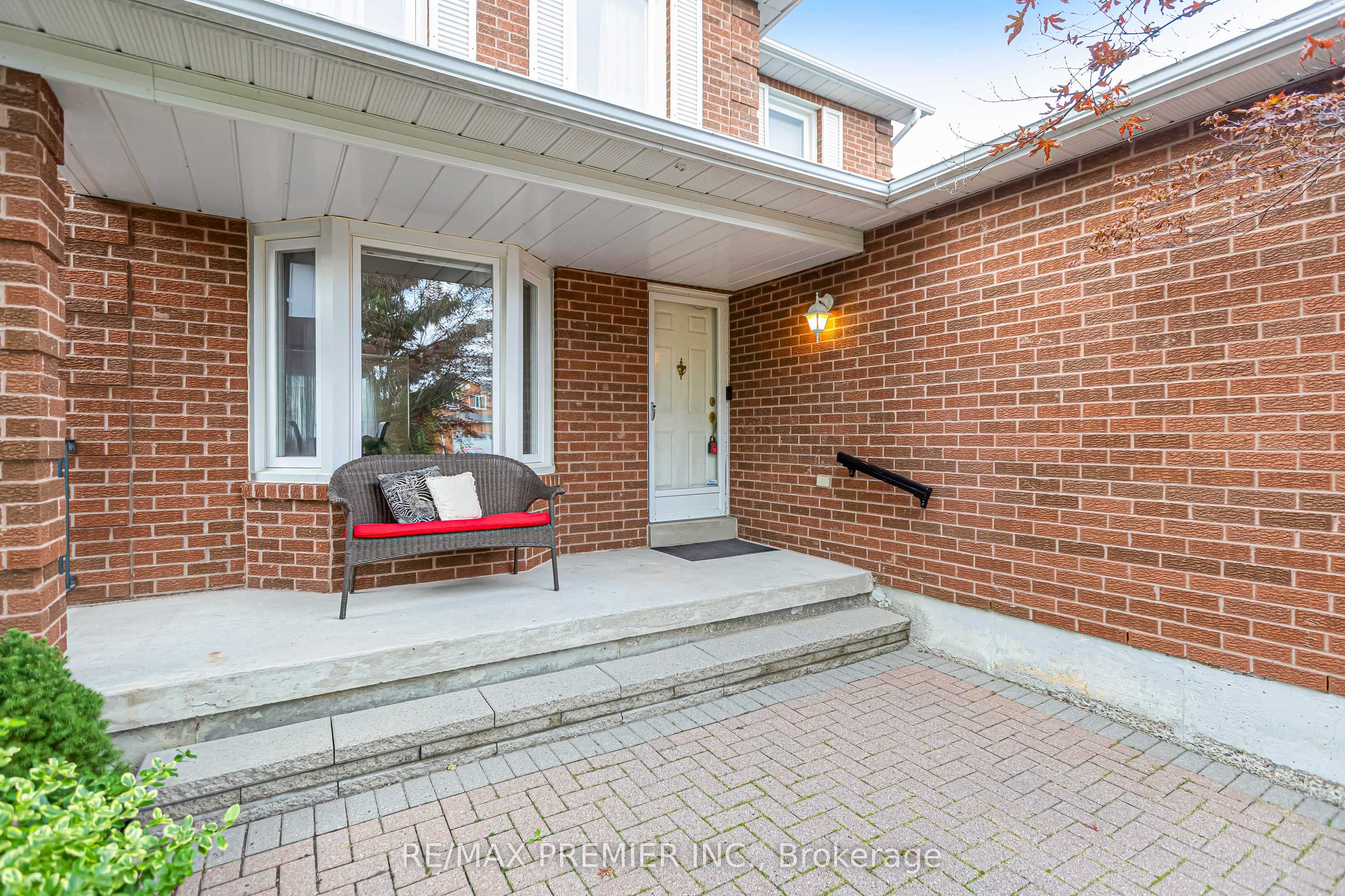 90 Pentland Crescent