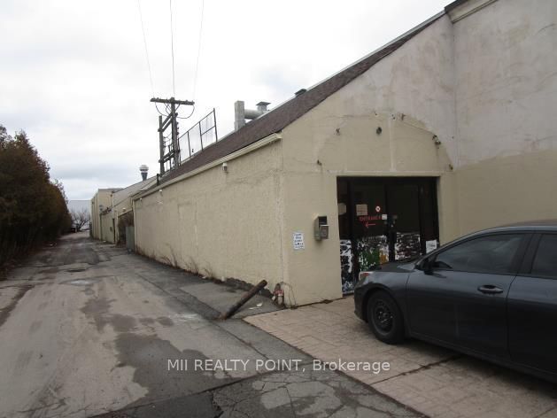 2289 Barton Street E