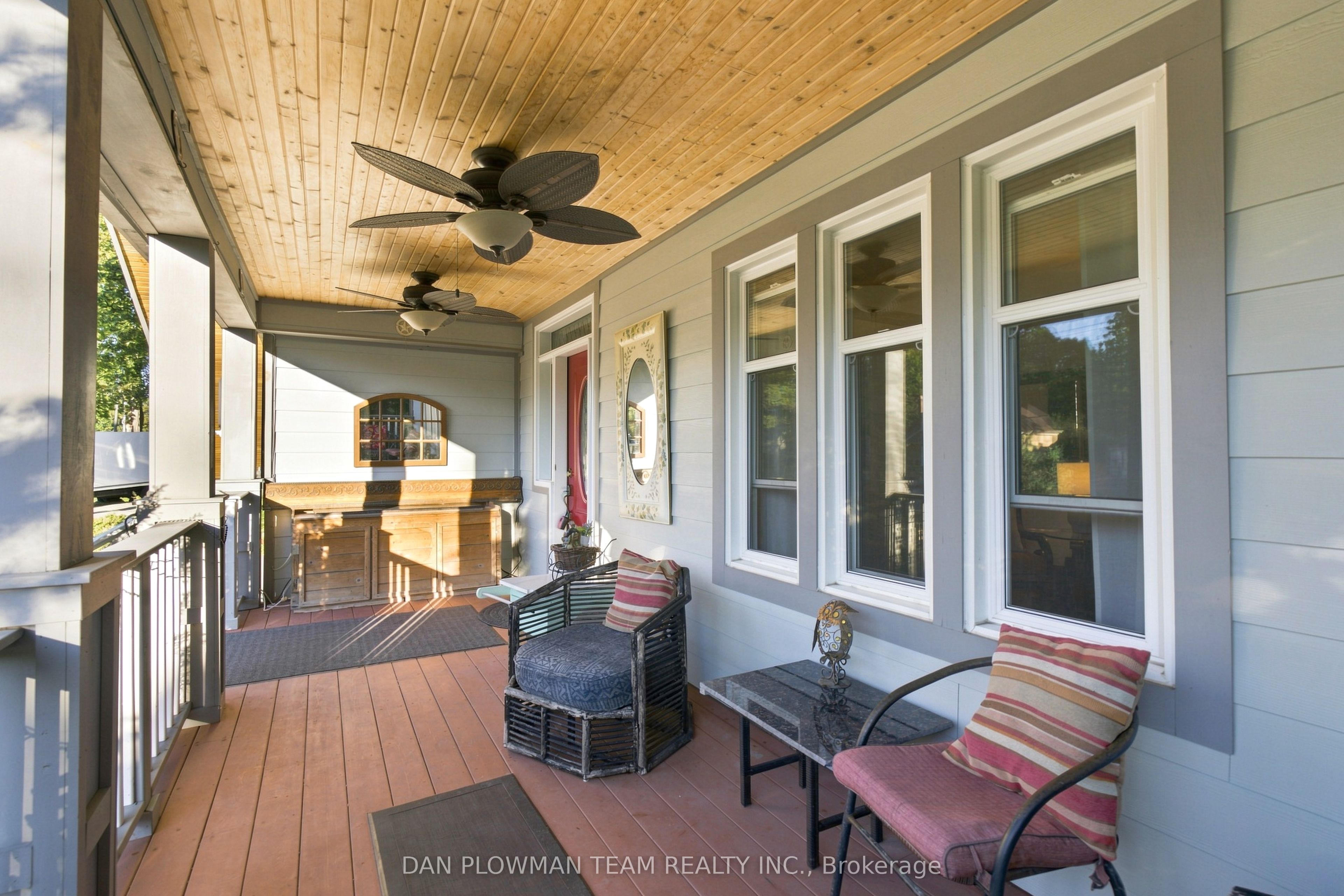 519 Kingston Road W