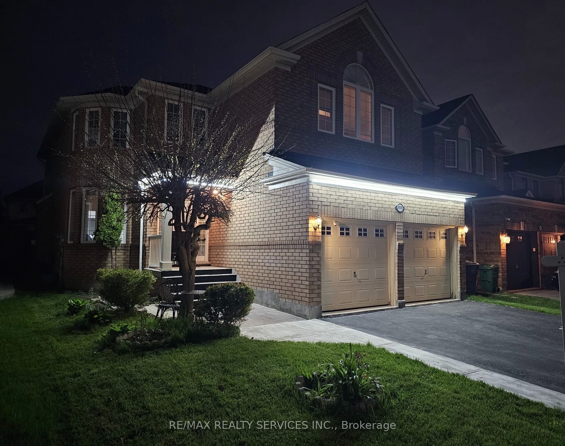 3696 Waterfall Crescent