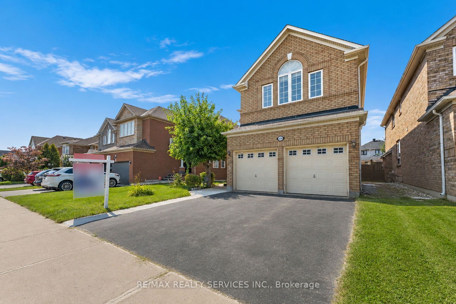 3696 Waterfall Crescent