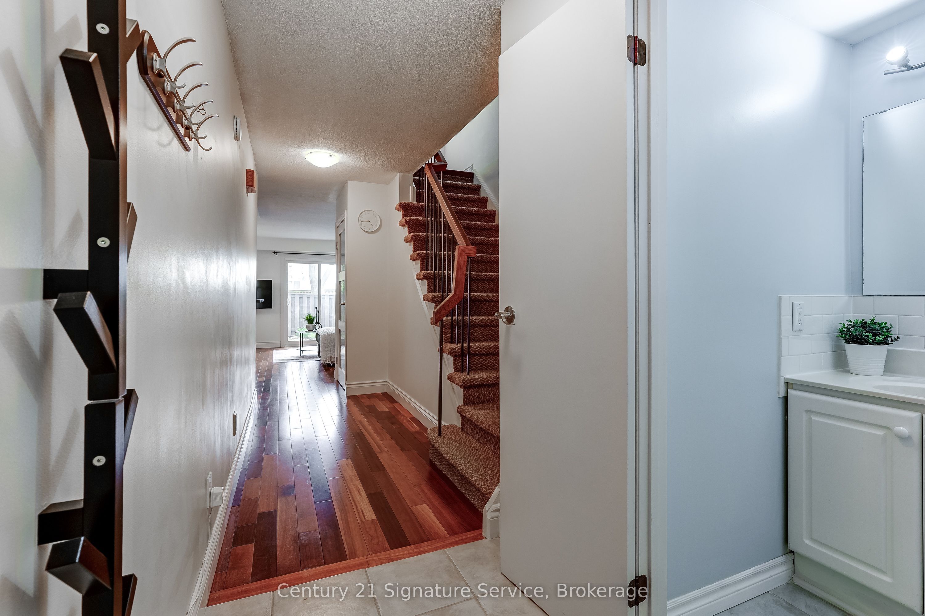 1951 Rathburn Road E 54
