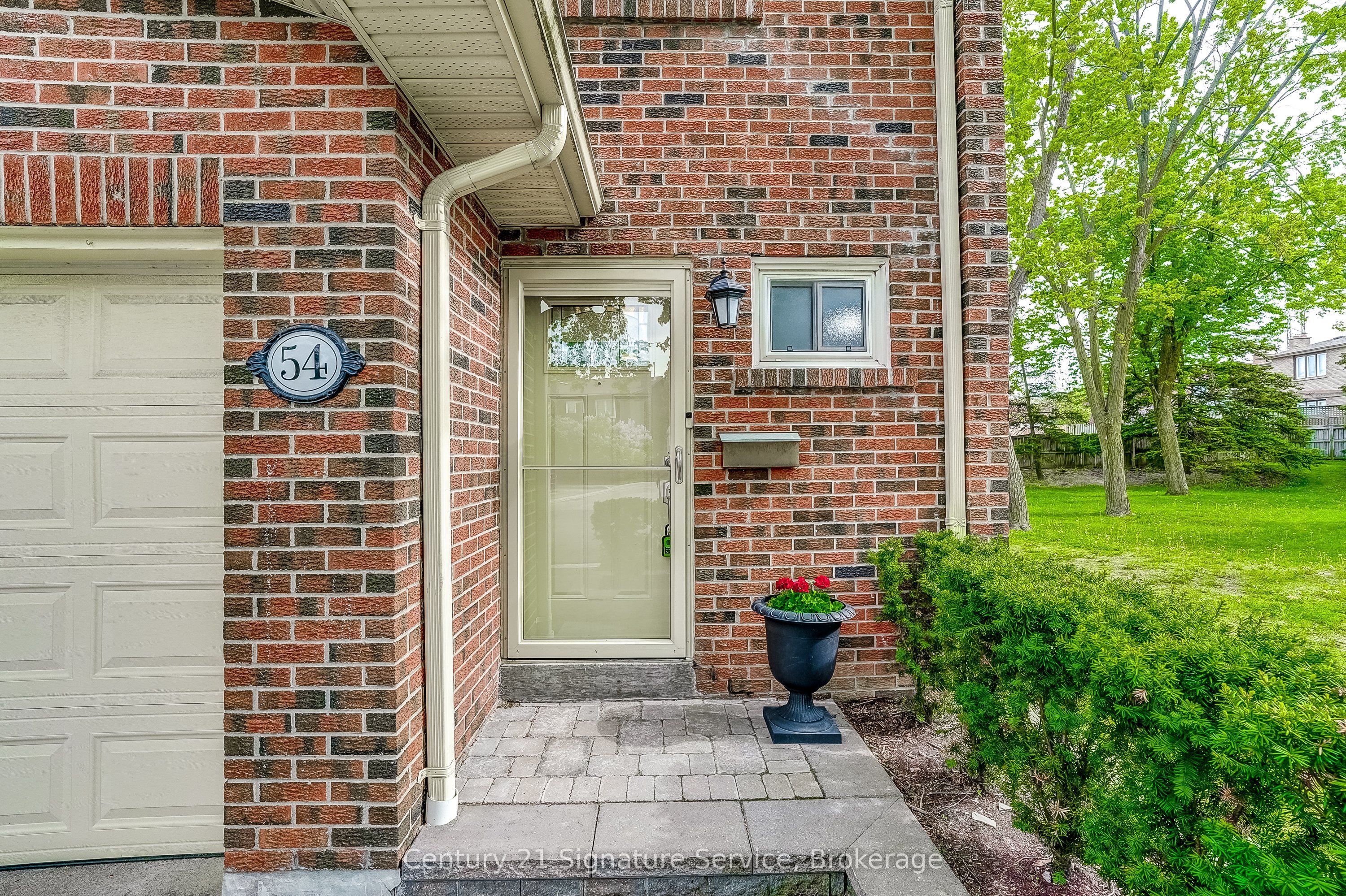 1951 Rathburn Road E 54