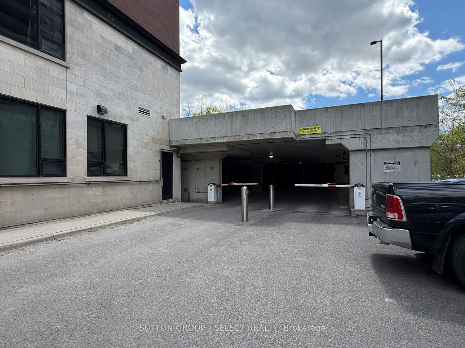 1235 Richmond Street 1606
