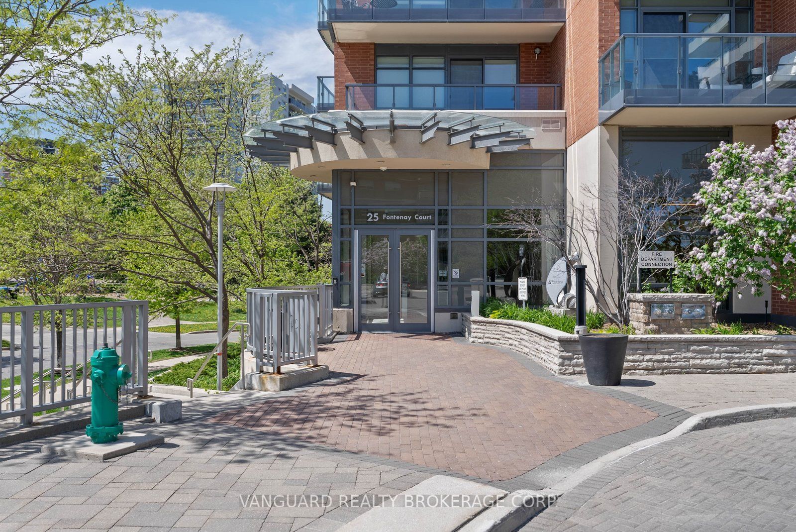 25 Fontenay Court 1404