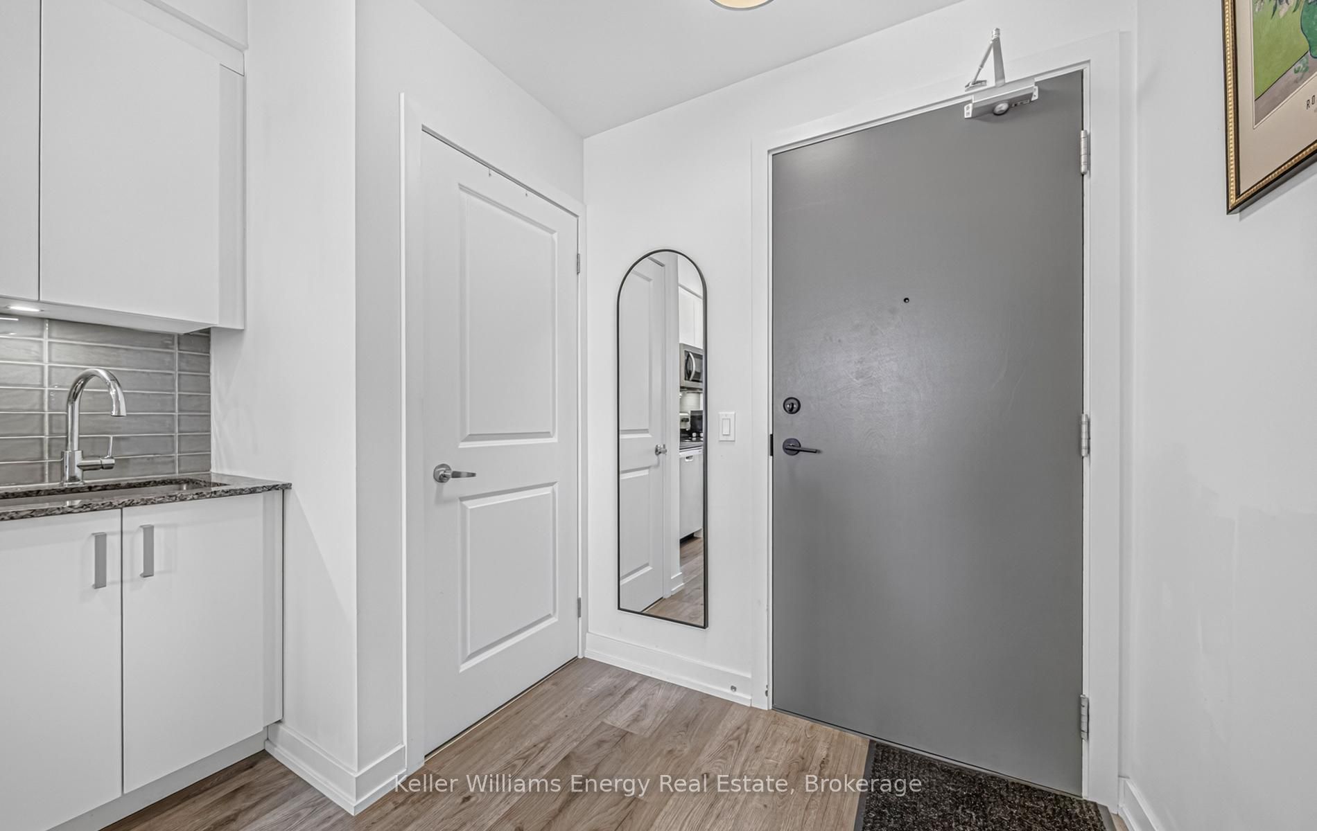 1010 Dundas Street E 301