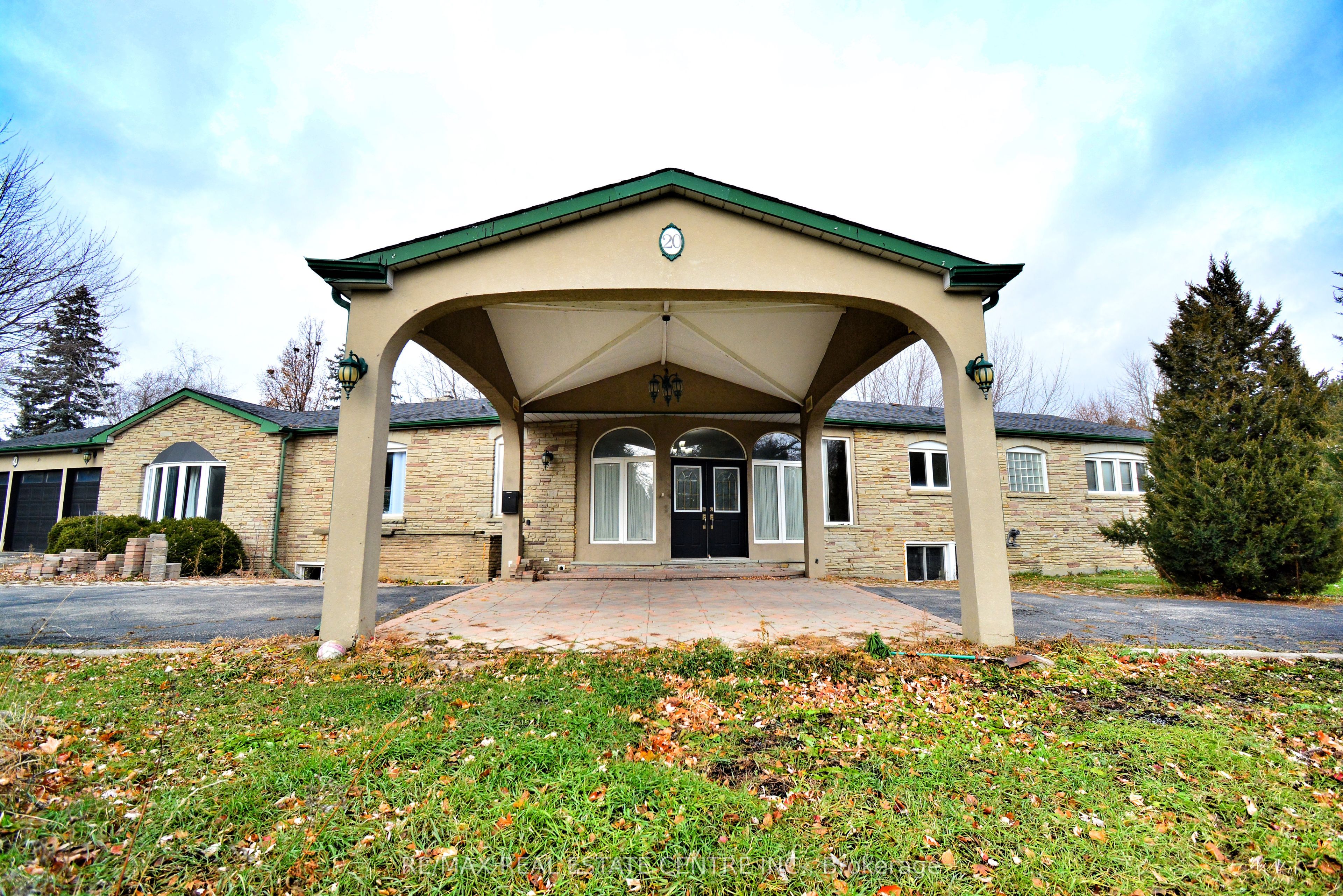 20 Crescent Hill Drive N