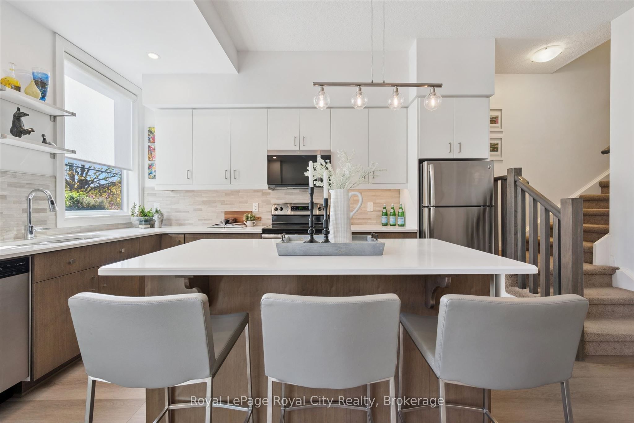 53 Arthur Street S AT7