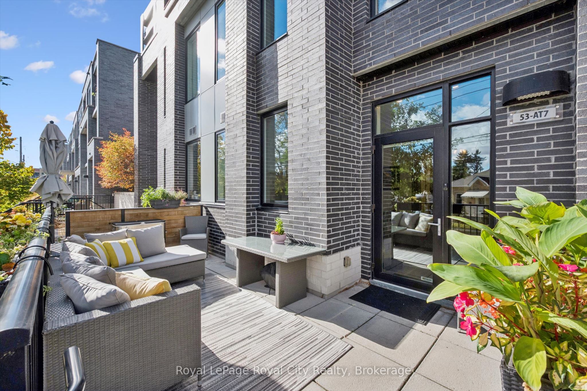 53 Arthur Street S AT7