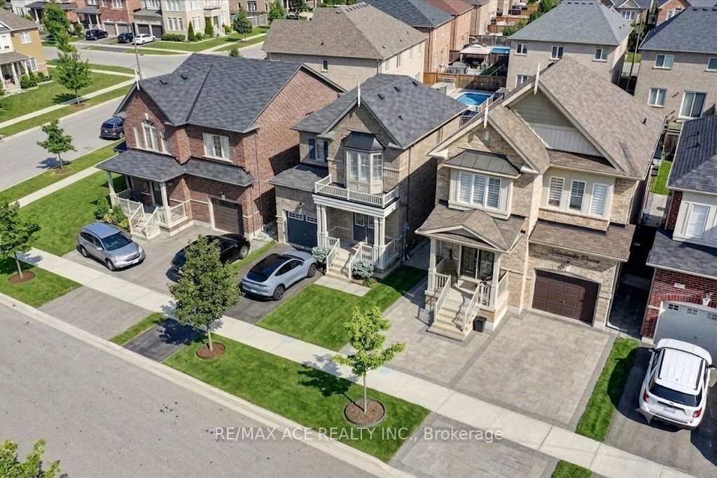 10 Andreeta Drive