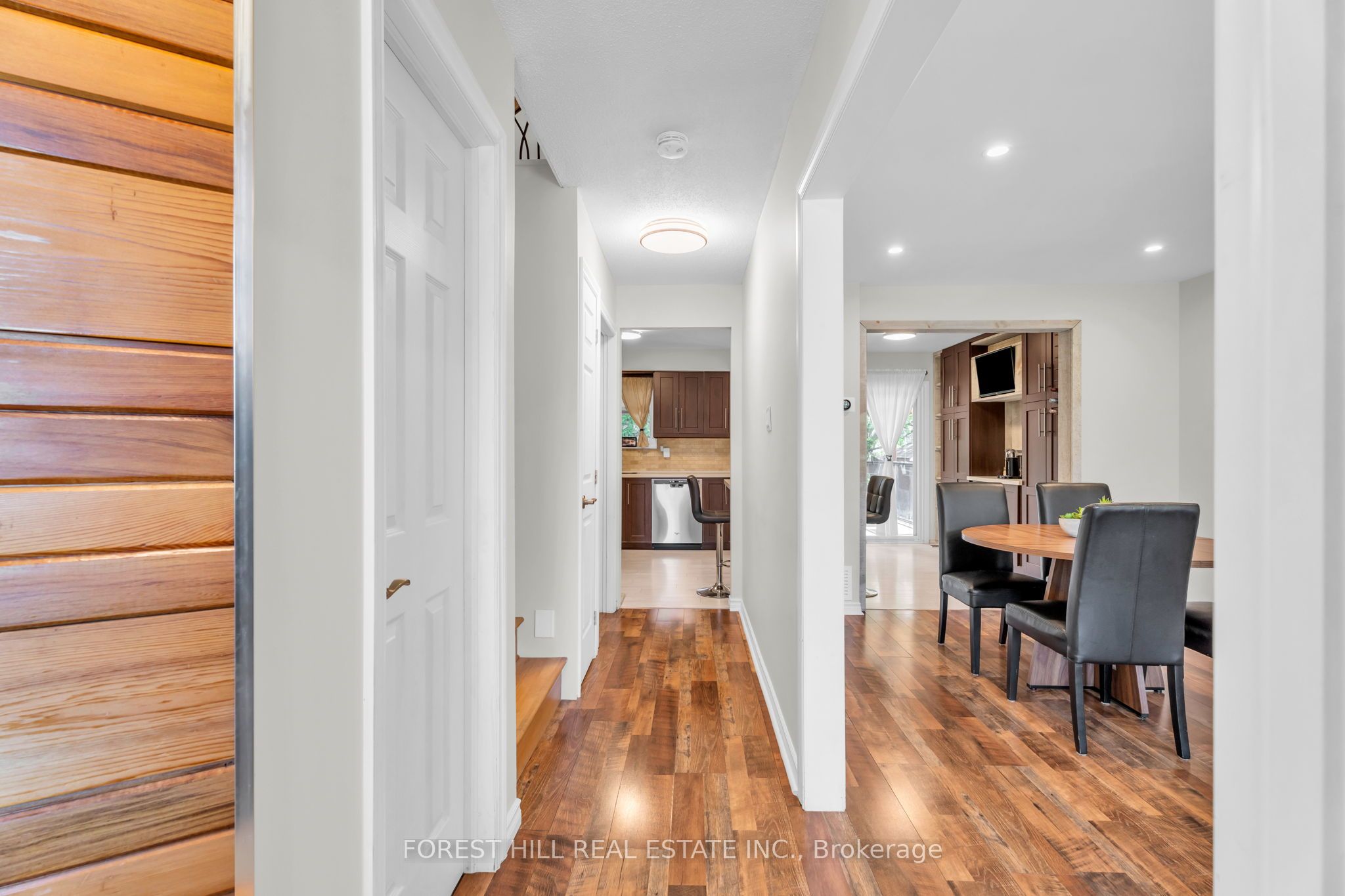 52 Mcmurchy Avenue S