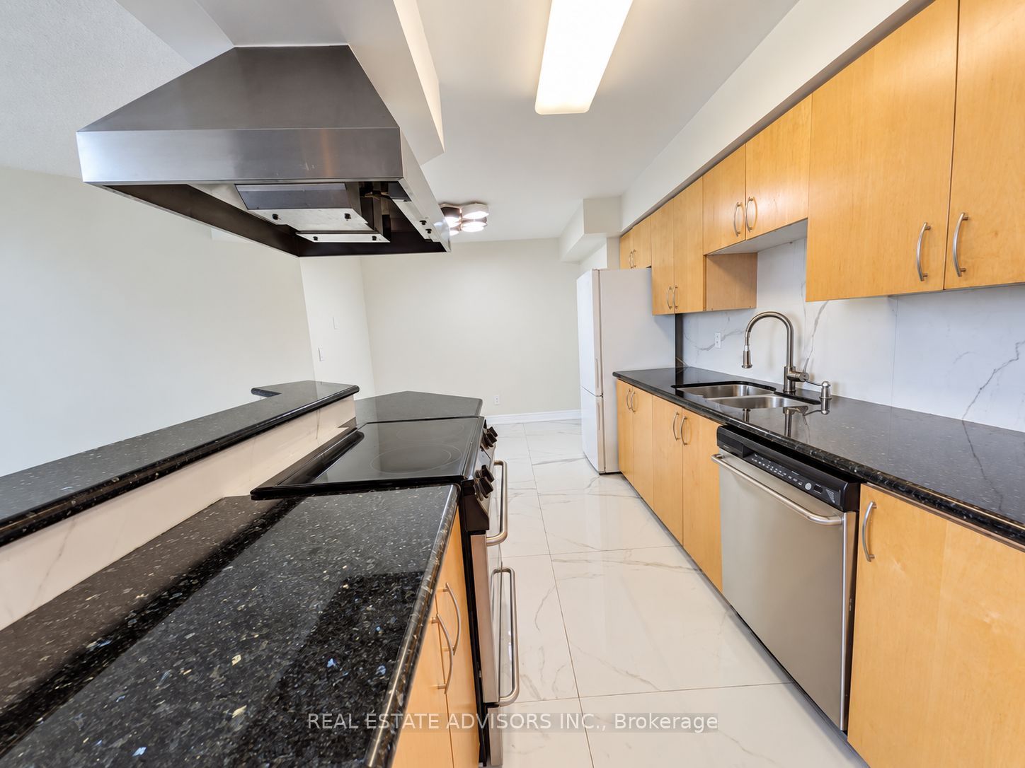 250 Manitoba Street 838