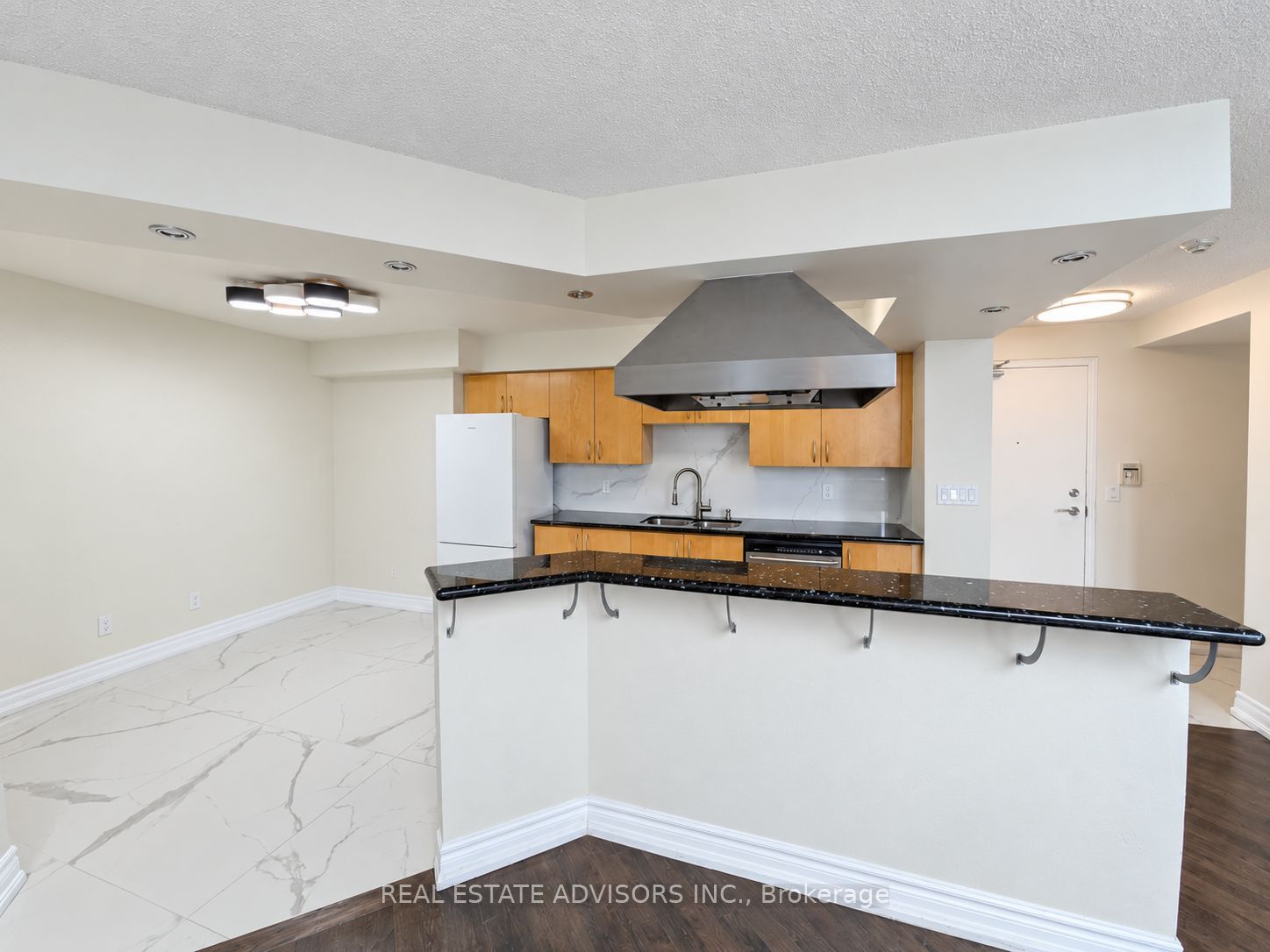 250 Manitoba Street 838