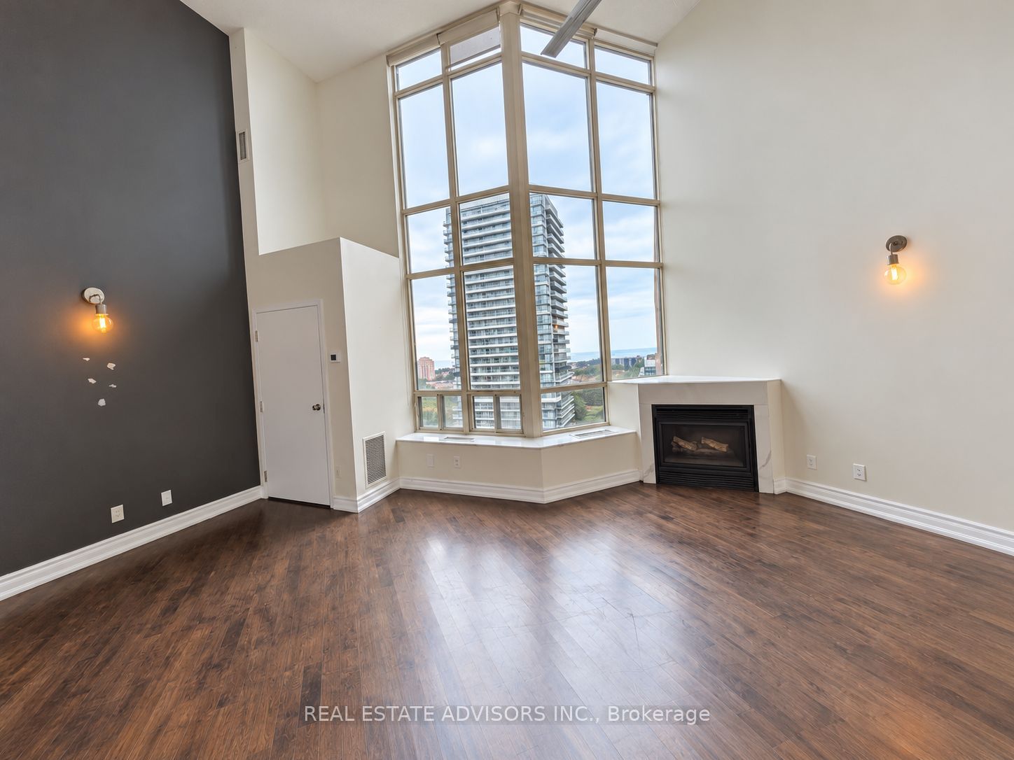 250 Manitoba Street 838