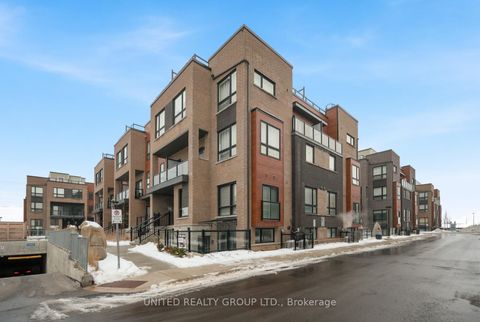 15 Lytham Green Circle 15 Newmarket ON L3Y 0H3