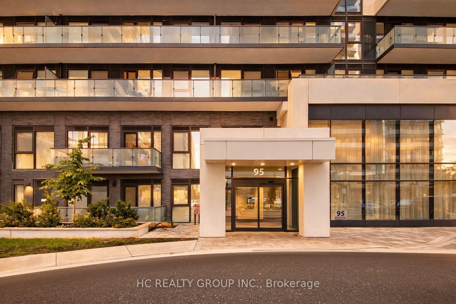 95 ONEIDA Crescent PH08