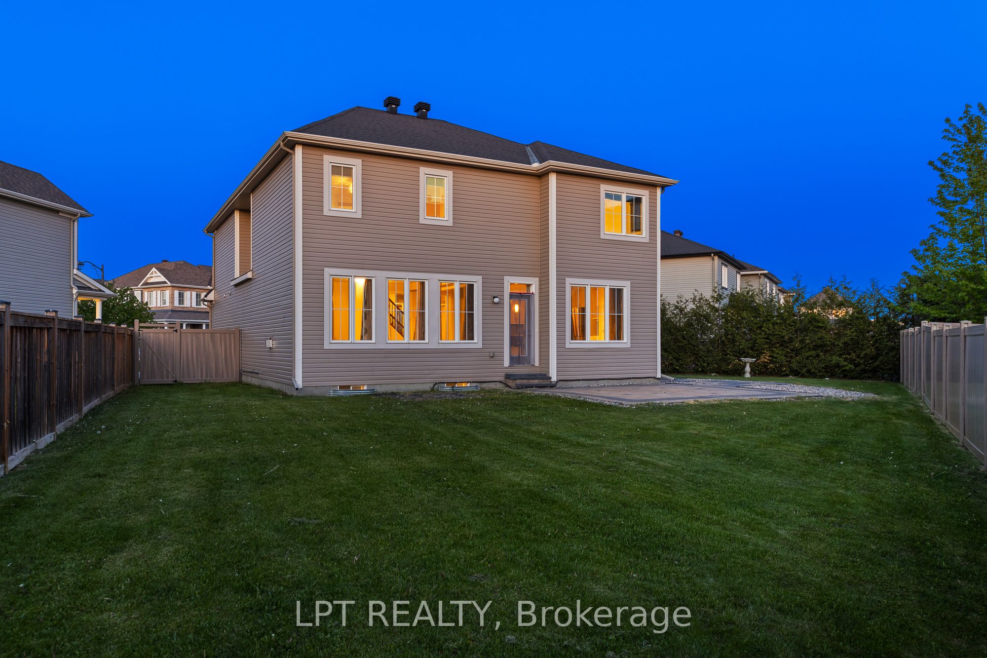 67 BRISTLING Crescent