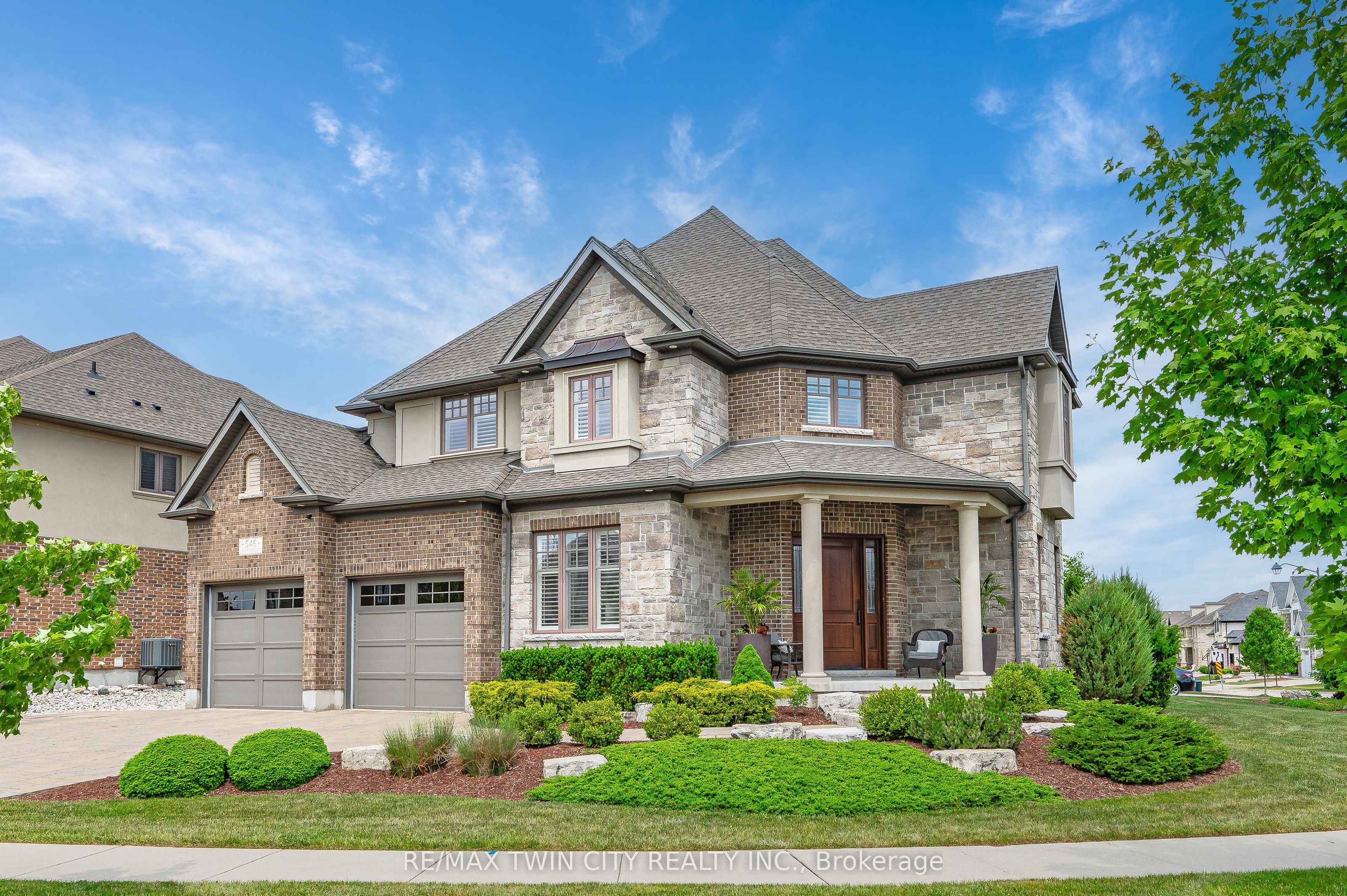 546 Manor Ridge Crescent
