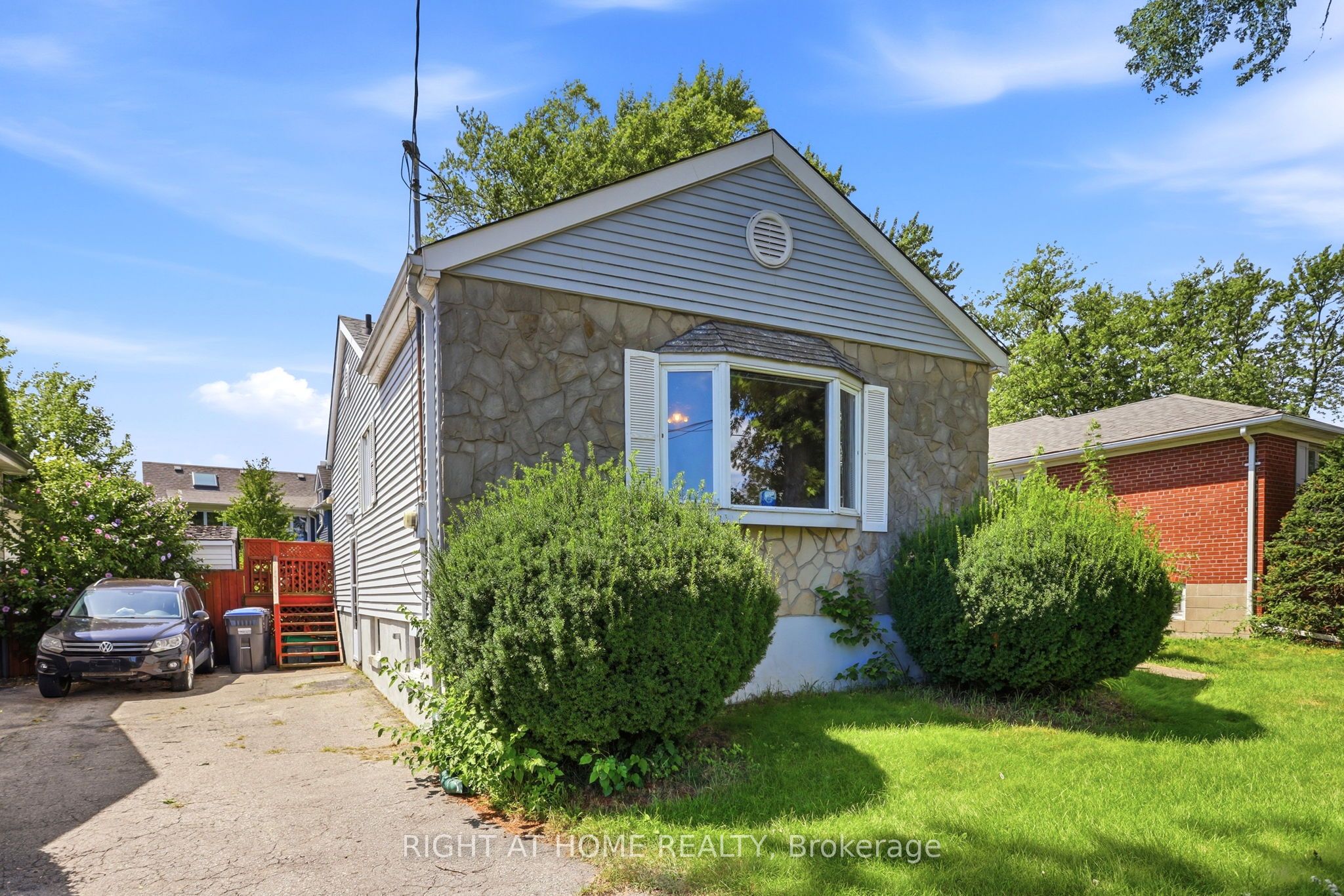 1290 Strathy Avenue