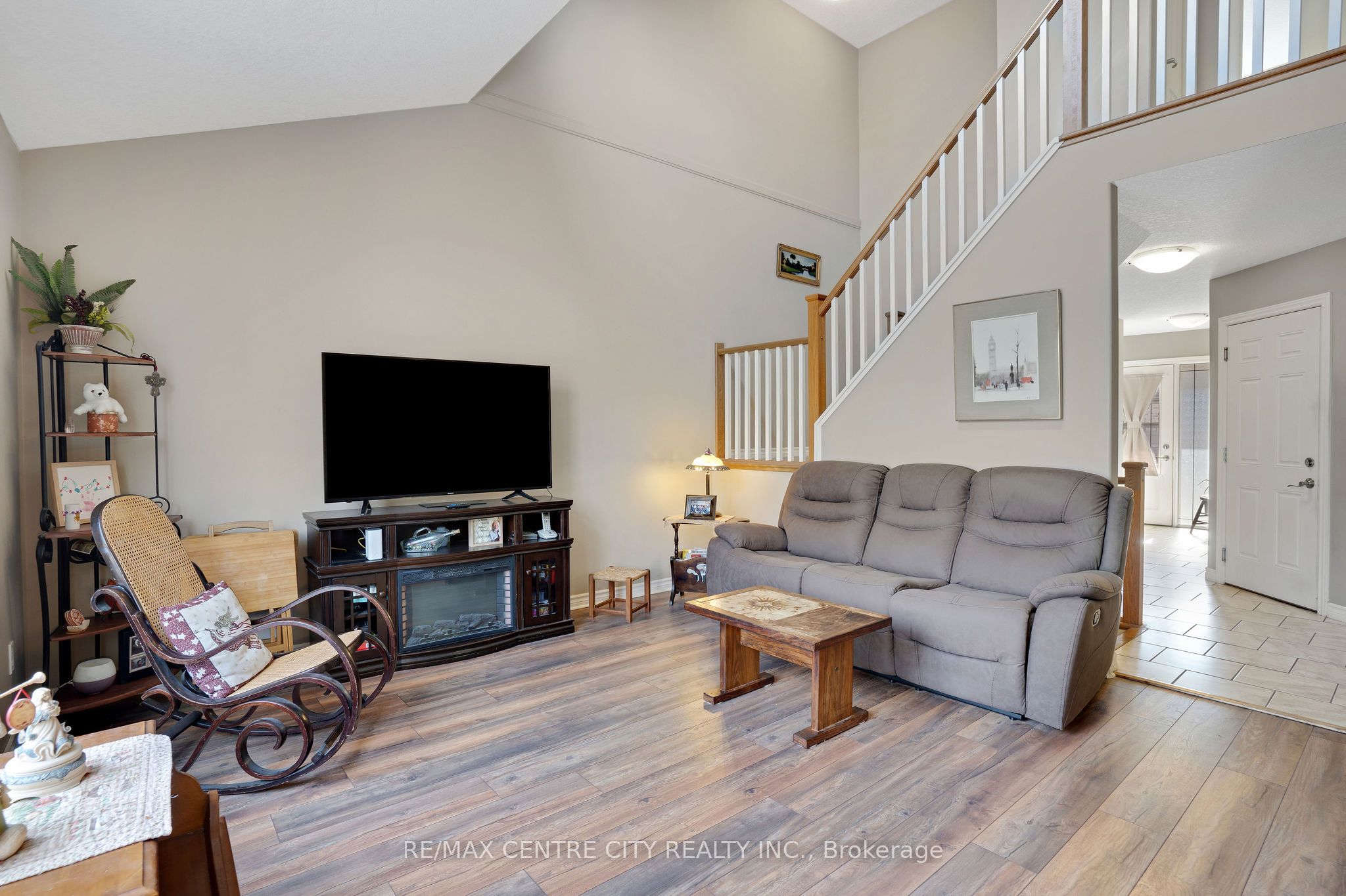 214 Snyder's Road E 4