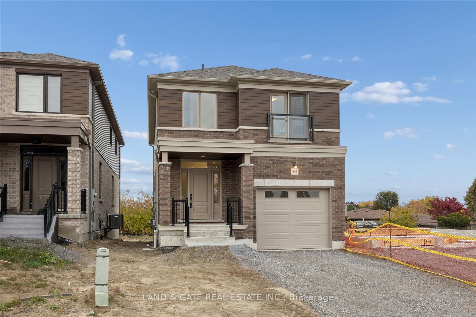 989 Queensdale Avenue