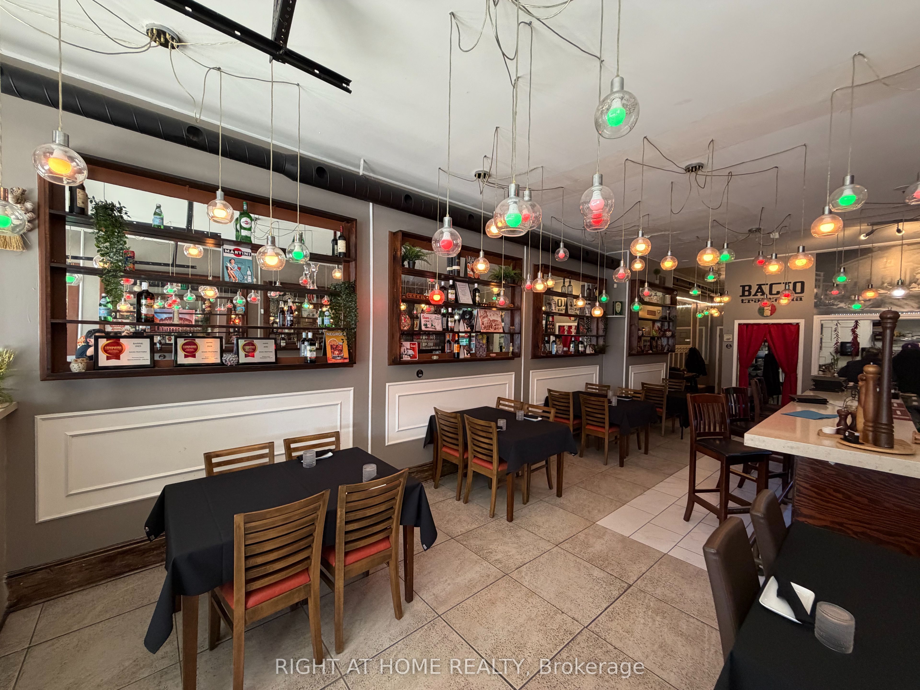 62 Dunlop Street W