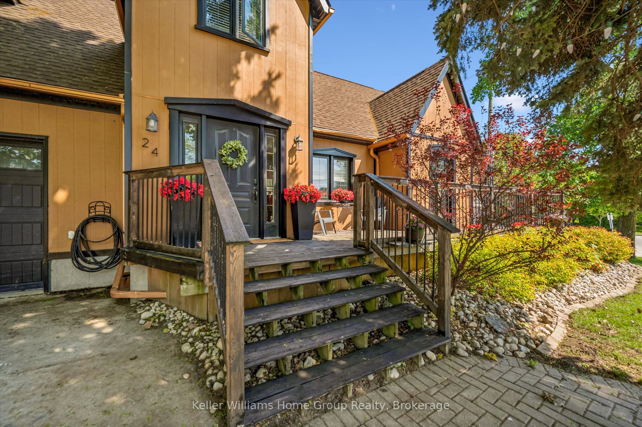24 McNab Street W