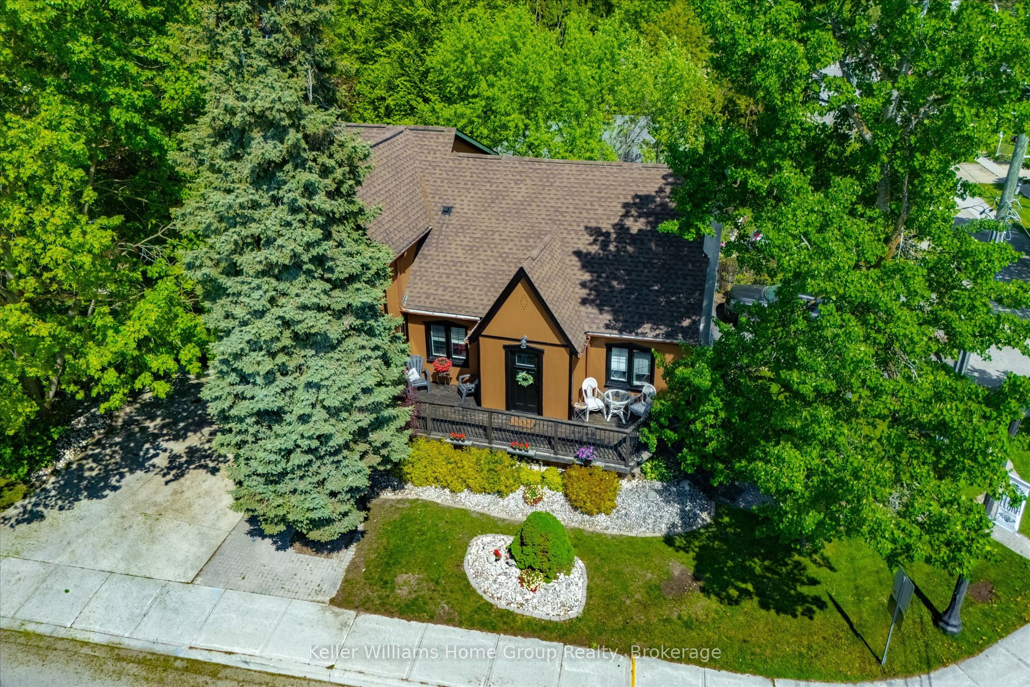 24 McNab Street W