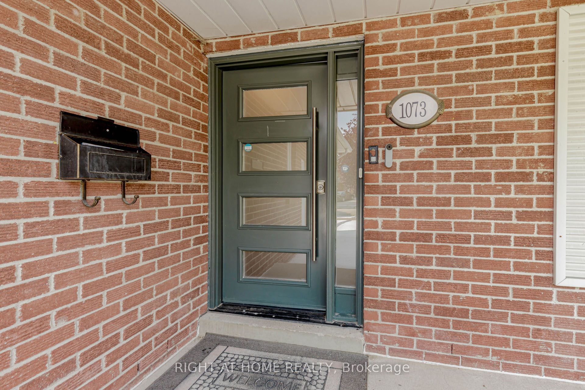 1073 Mesa Crescent