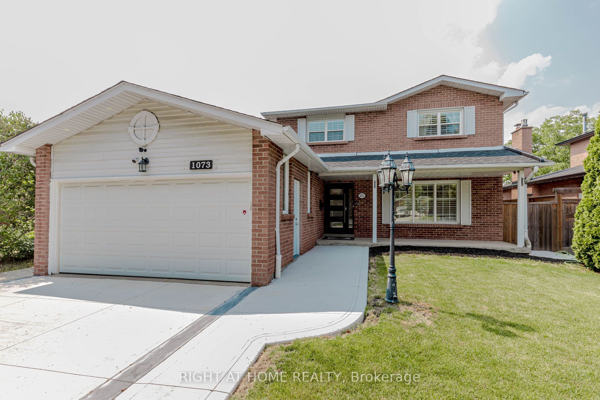 1073 Mesa Crescent