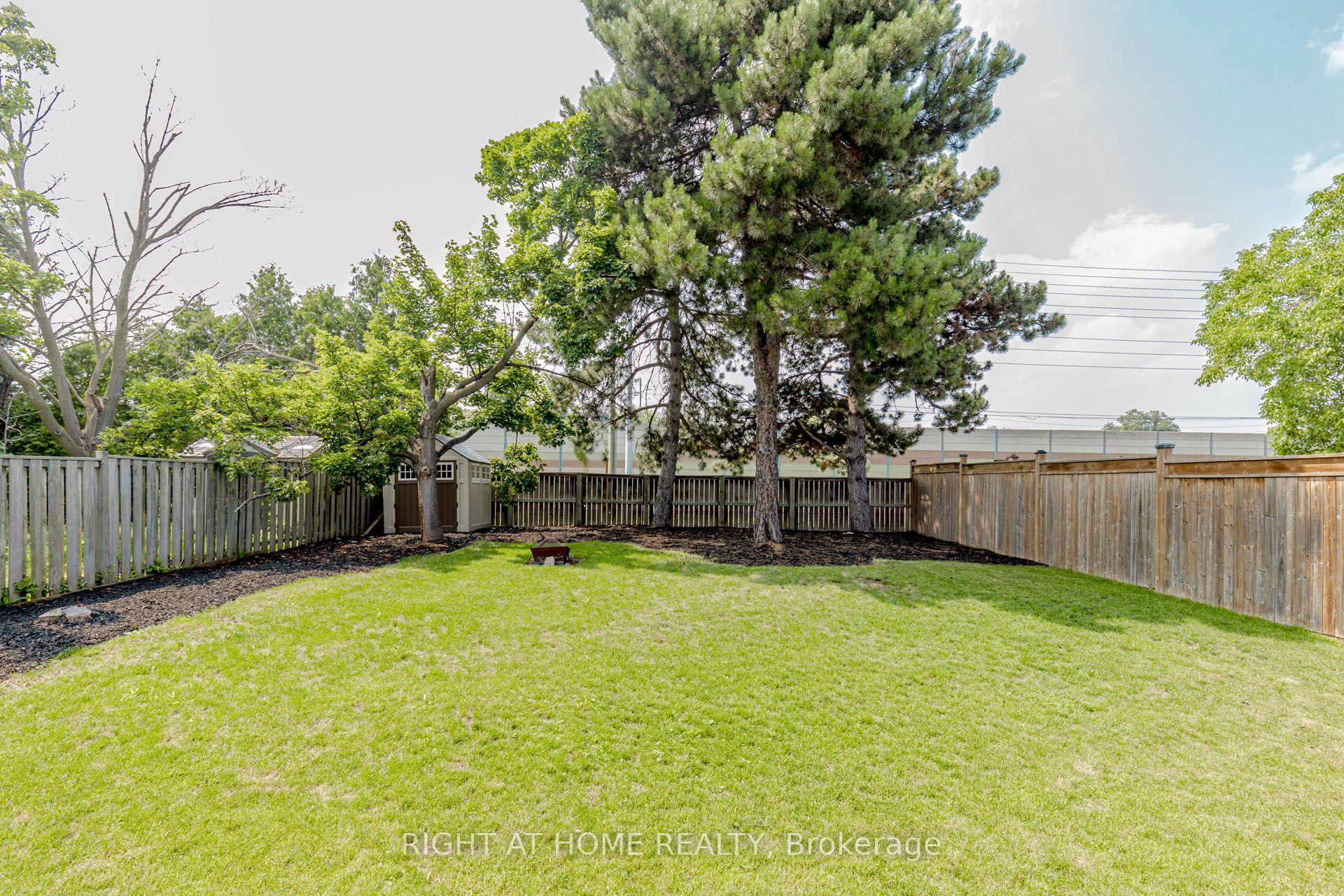 1073 Mesa Crescent