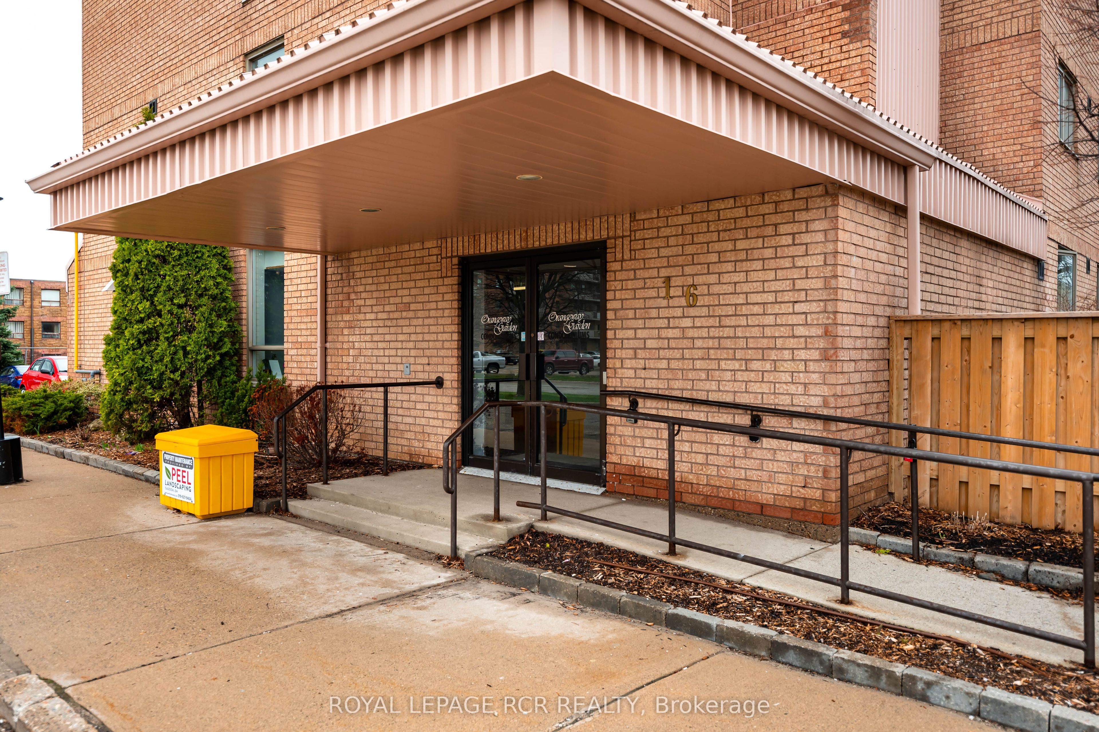 16 Fourth Street 32