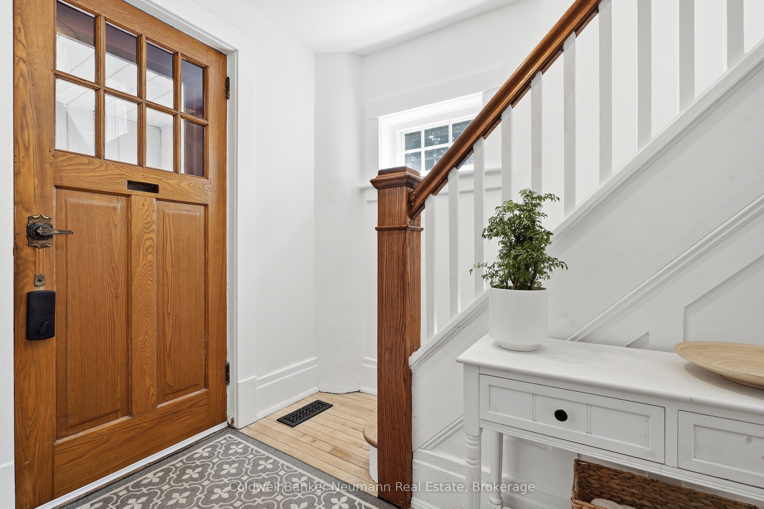 63 Fountain Street W