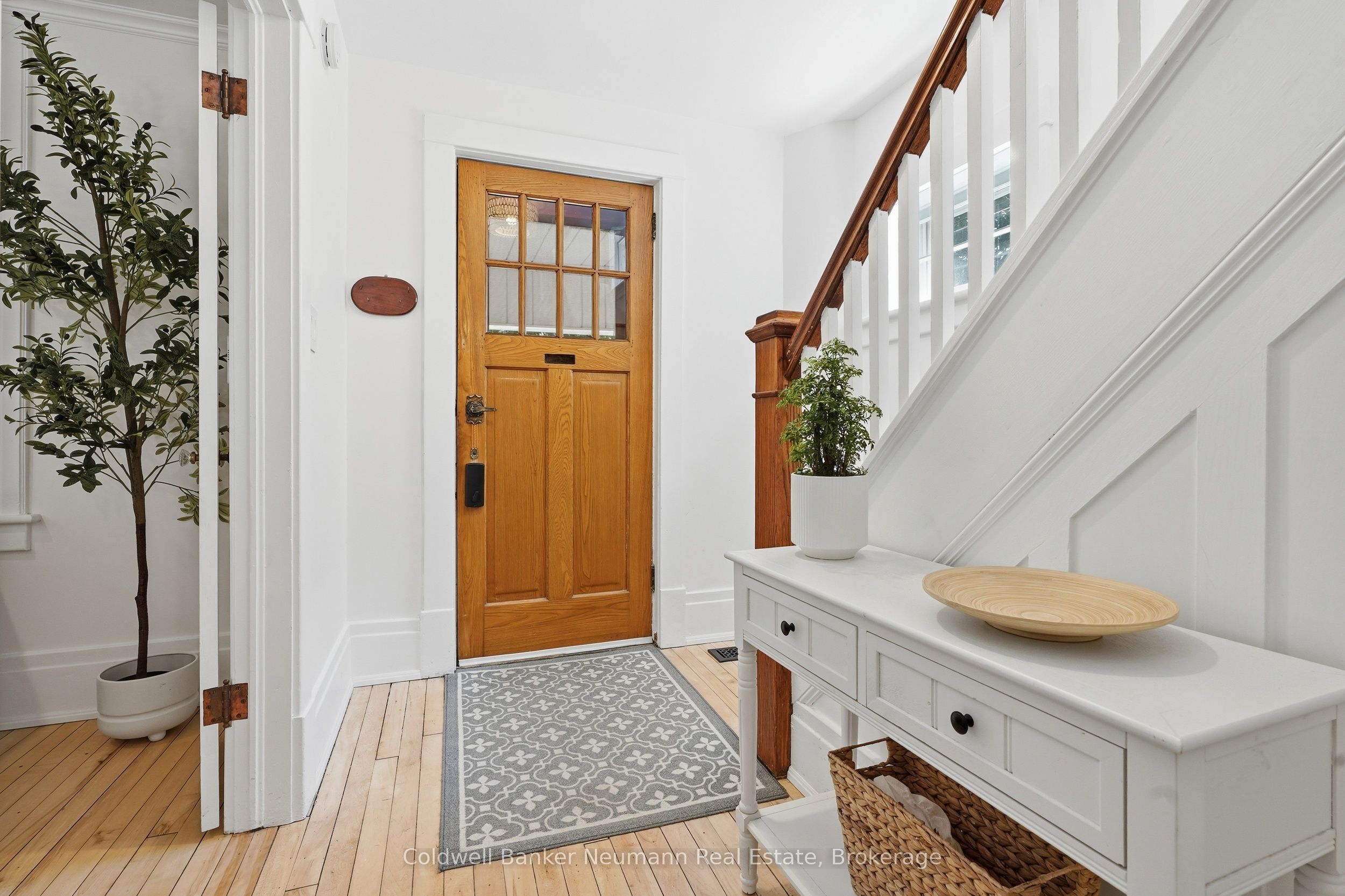 63 Fountain Street W