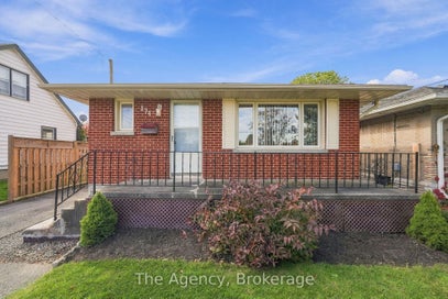 374 Nipigon Street Oshawa ON L1J 4N9