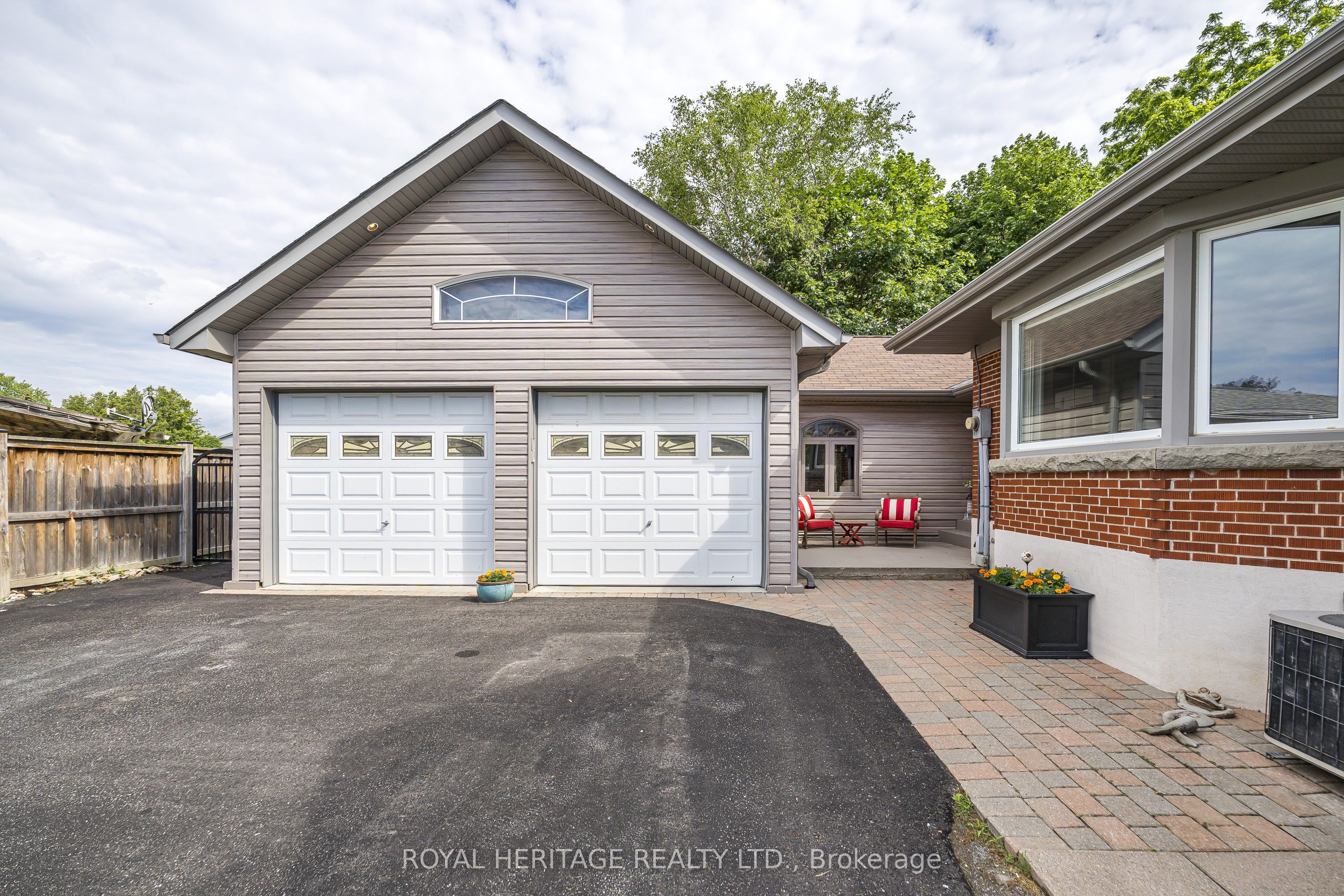 956 Bayshore Court