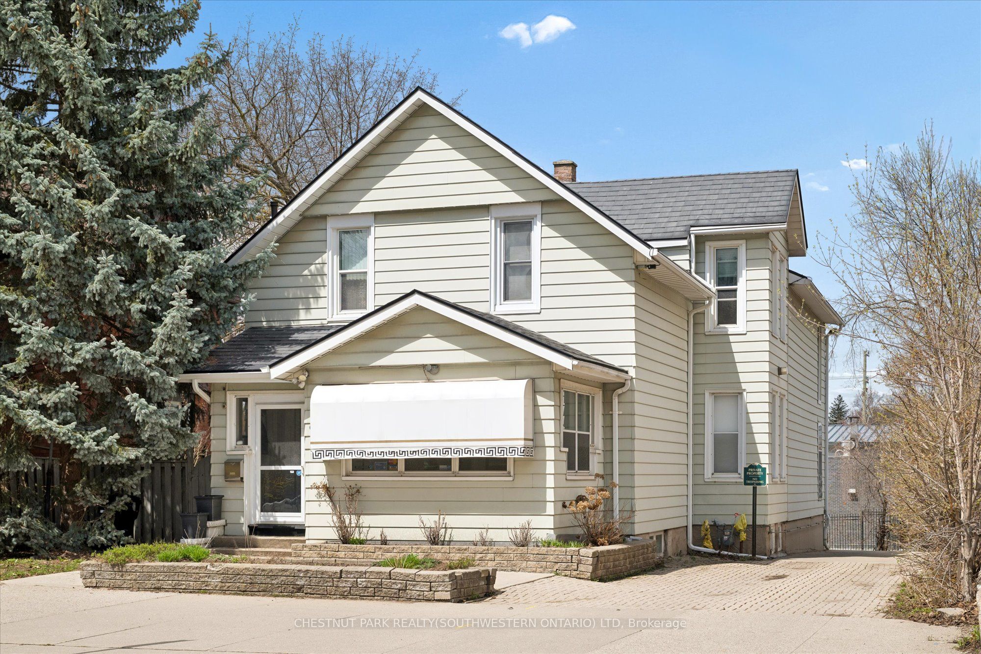 64 Francis Street N