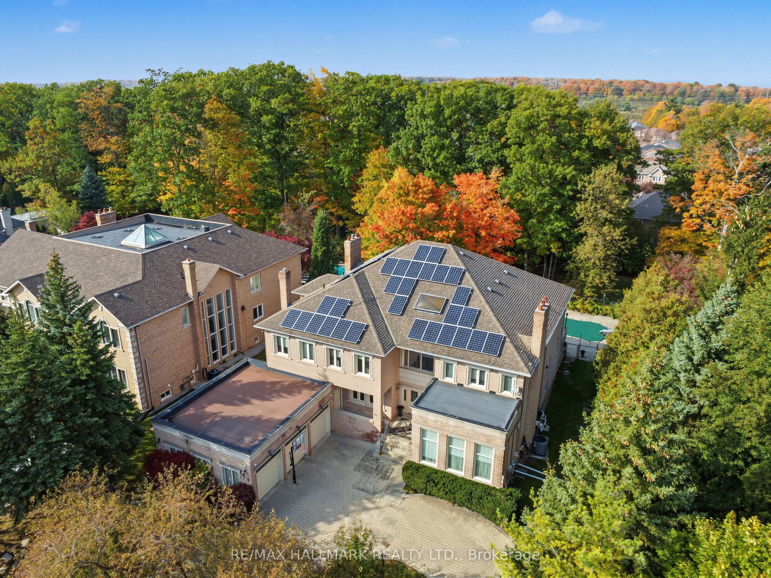28 Renaissance Court W