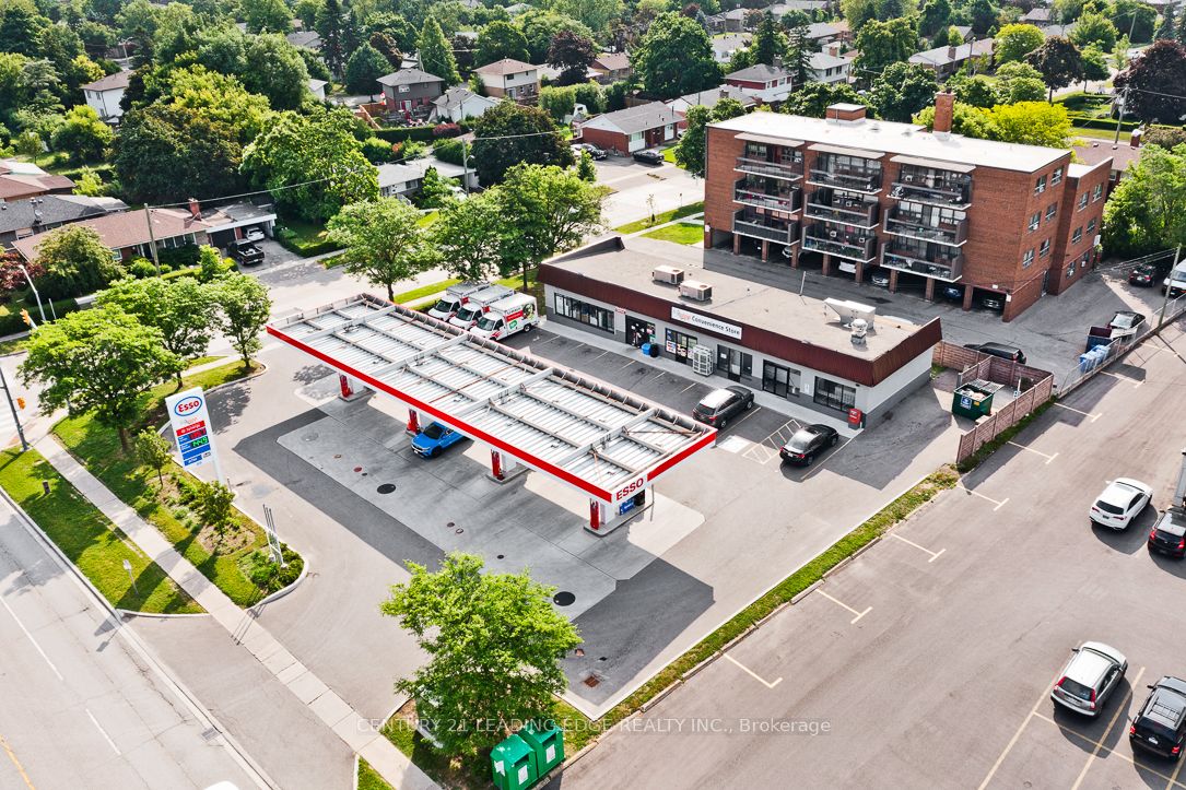 89 Clarence Street E
