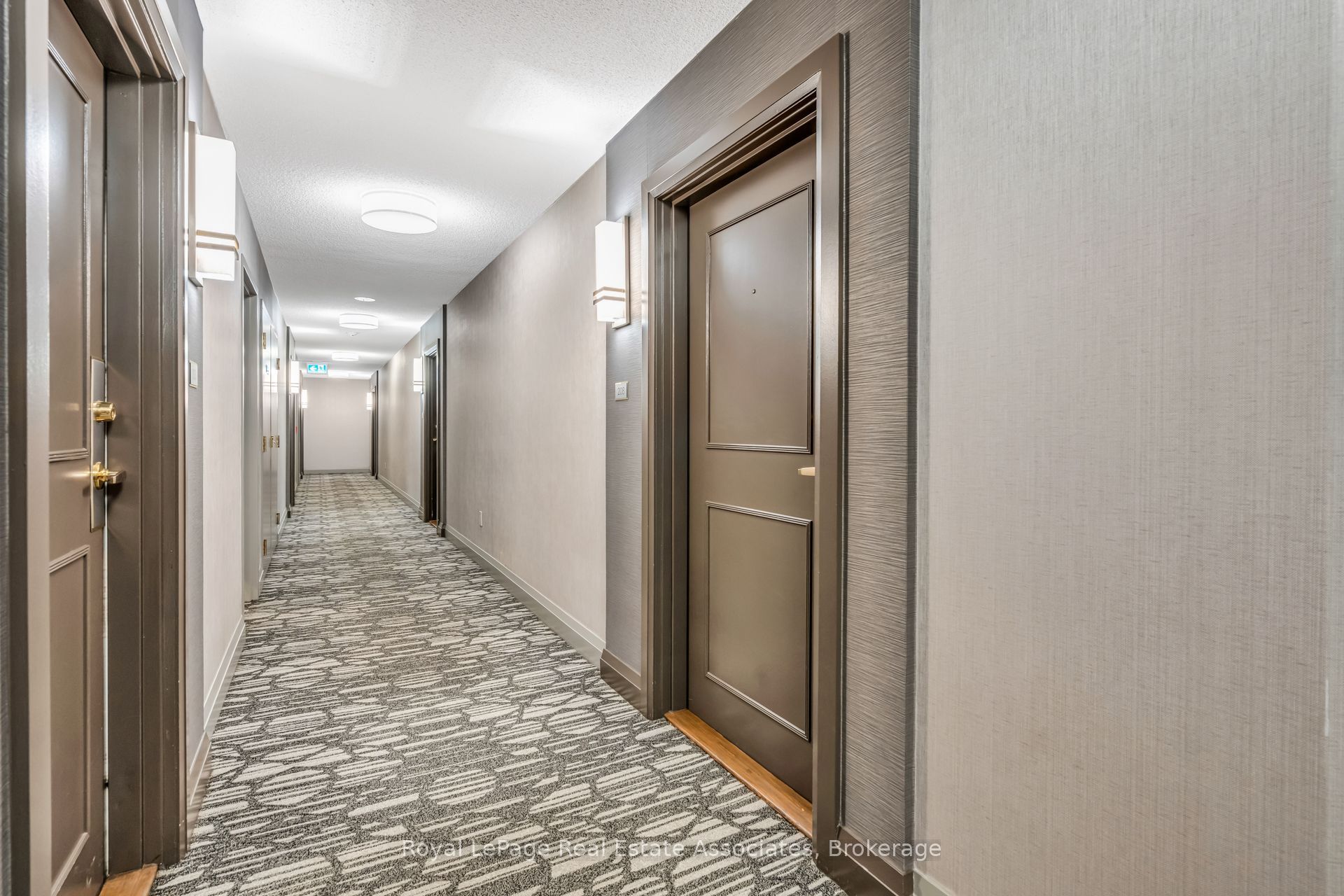 1140 Parkwest Place 208