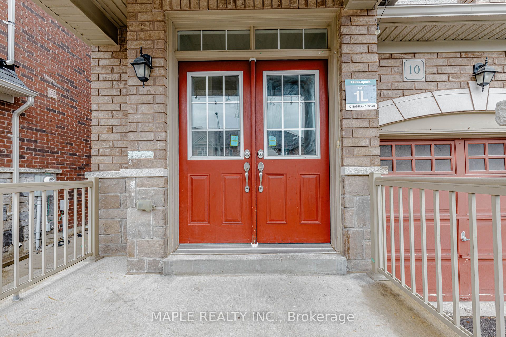 10 Eastlake Road