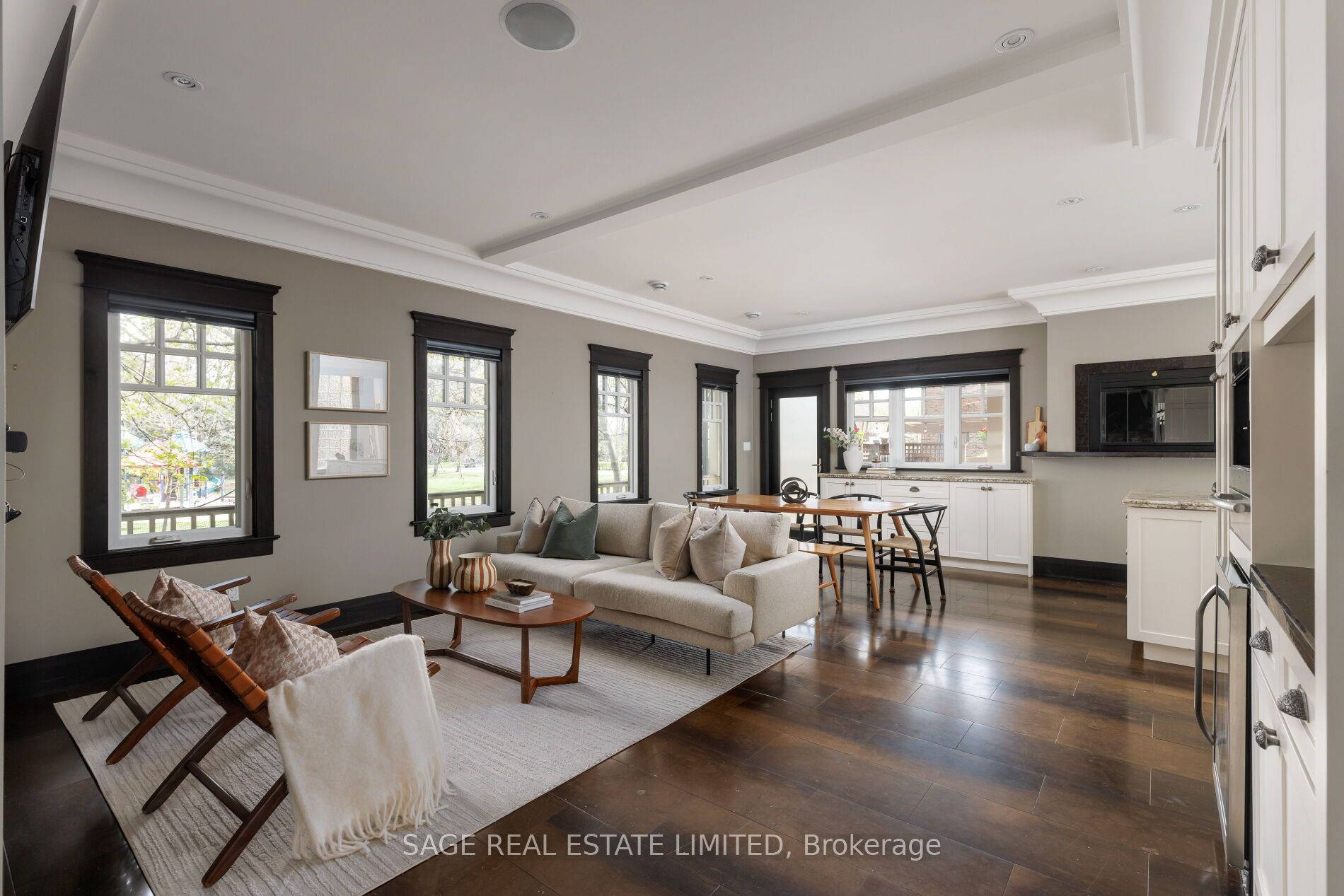 39 Loyalist Road