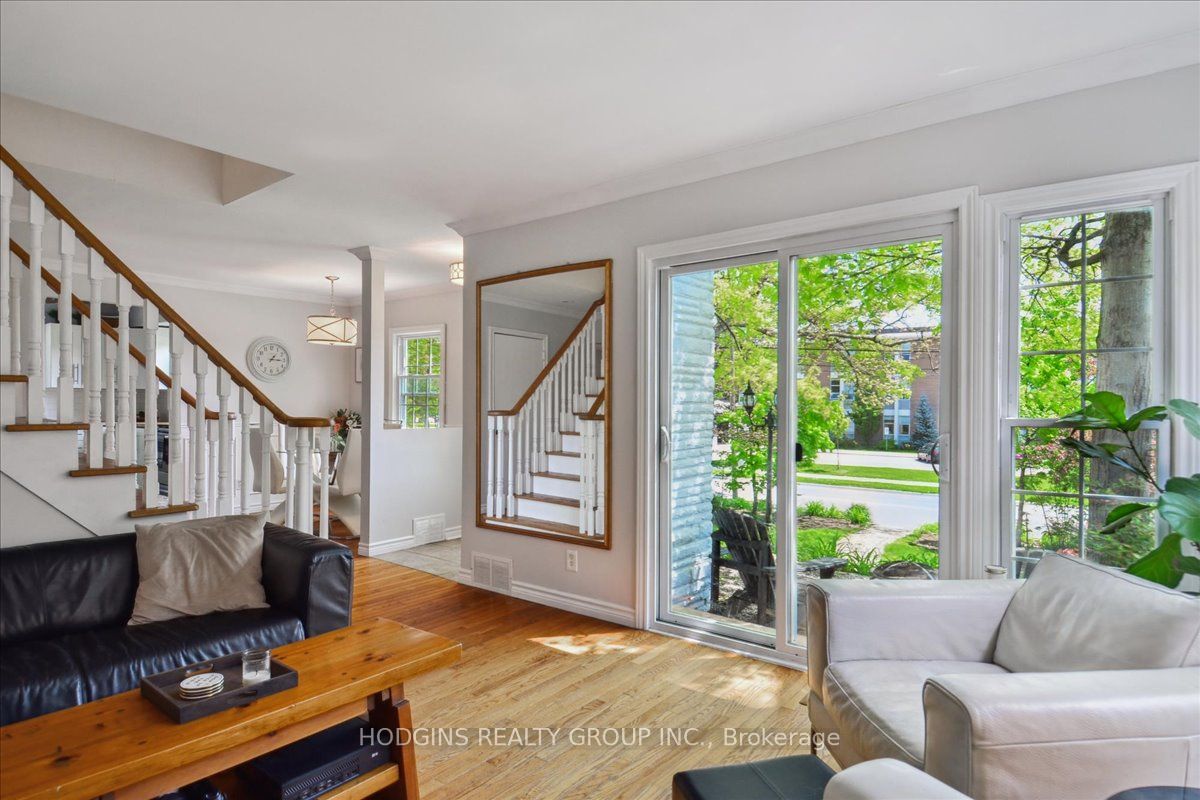 65 Mineola Road E