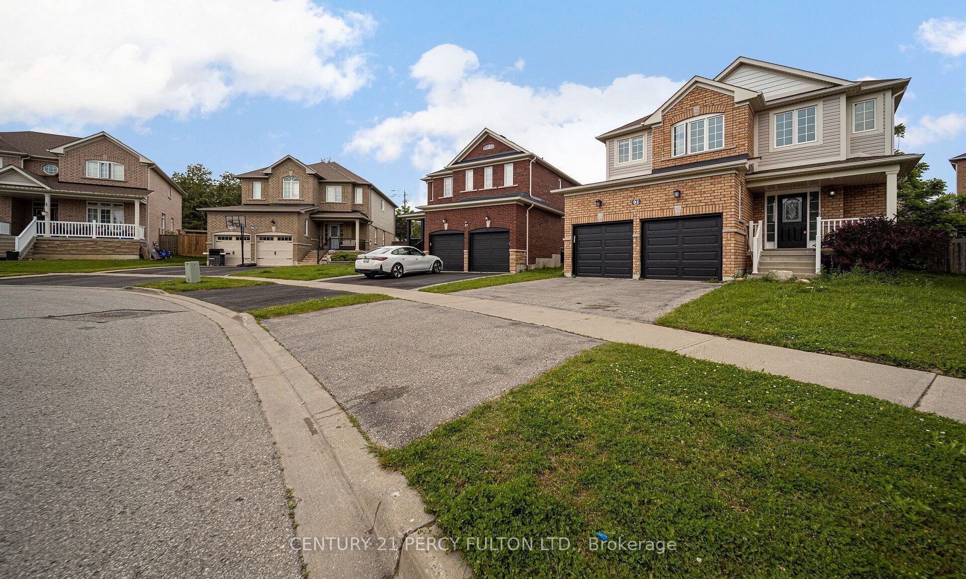 91 Laprade Square