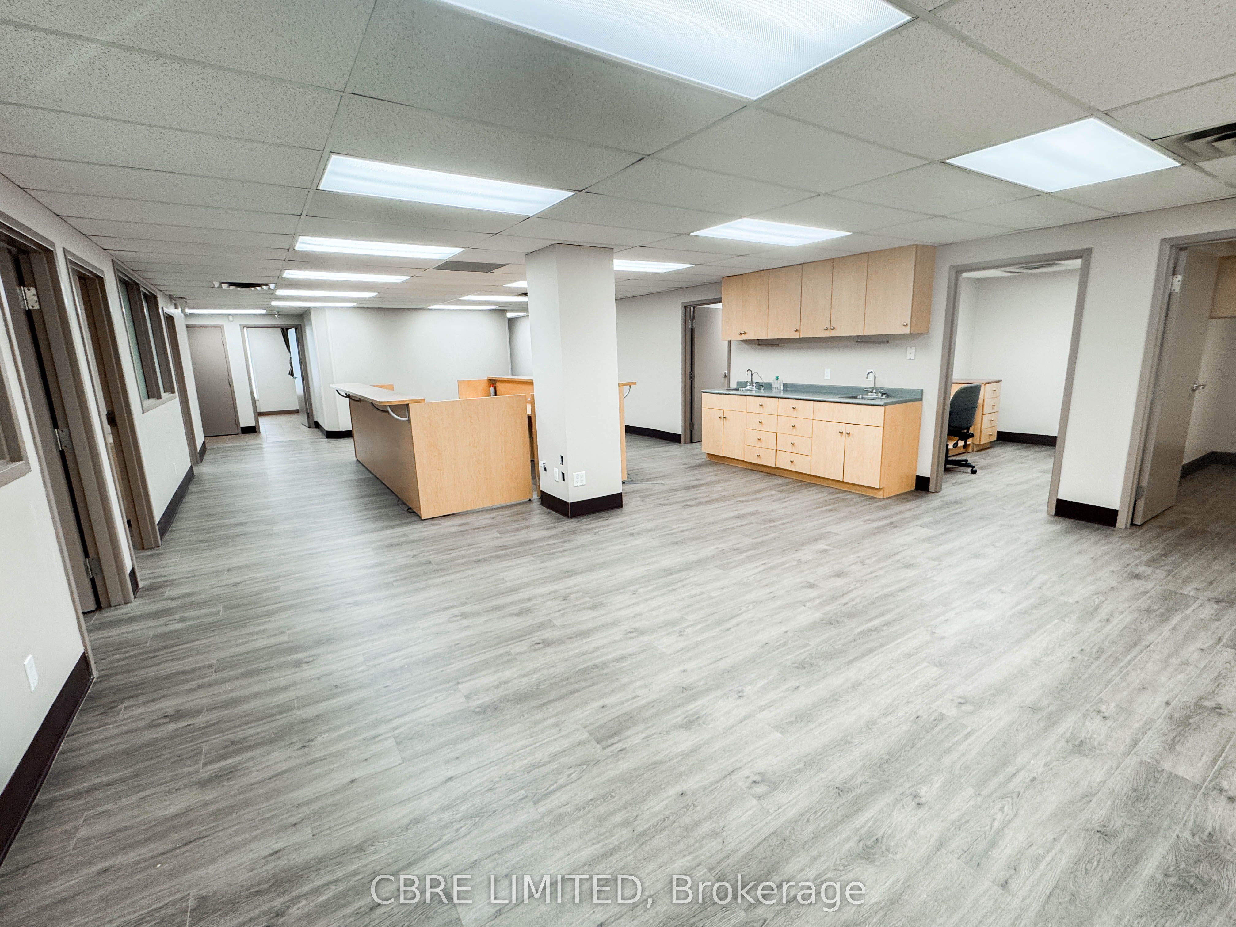 247 Simcoe Street N